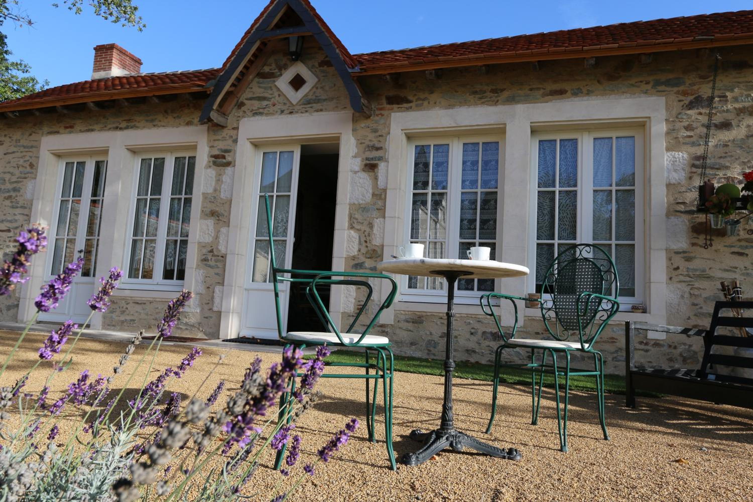Le Petit Château des Cedres