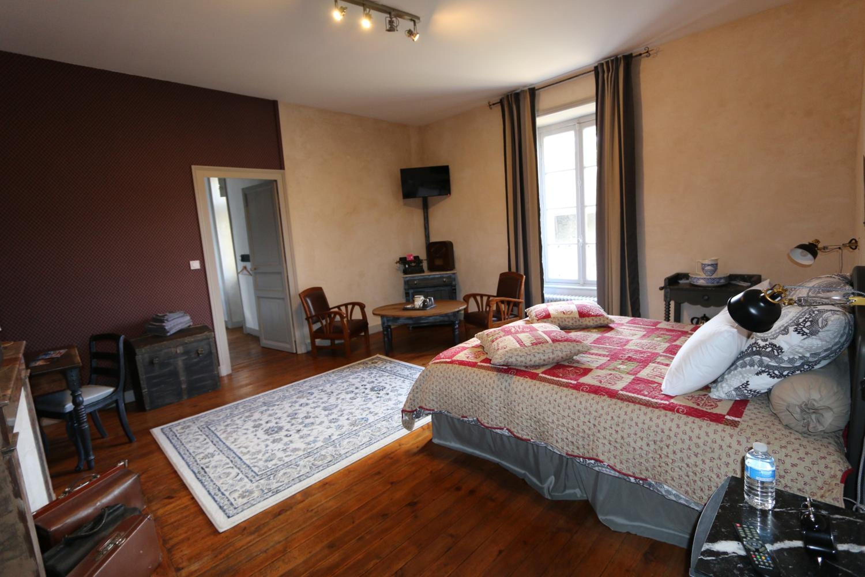 Le Petit Château des Cedres