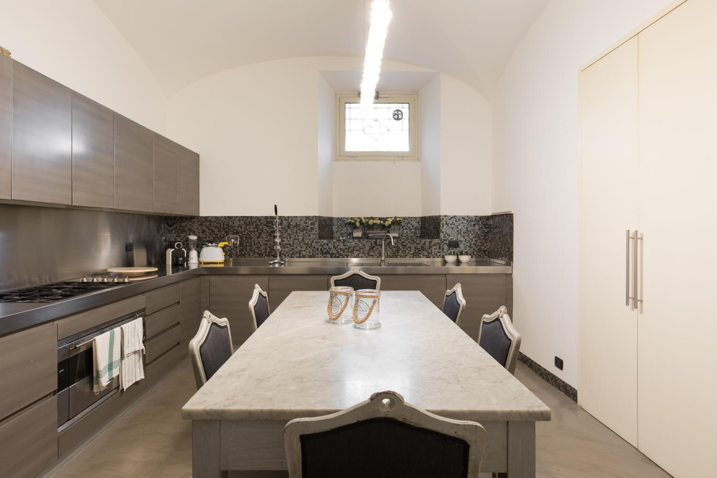 Amazing 4 bedrooms apartment with garden