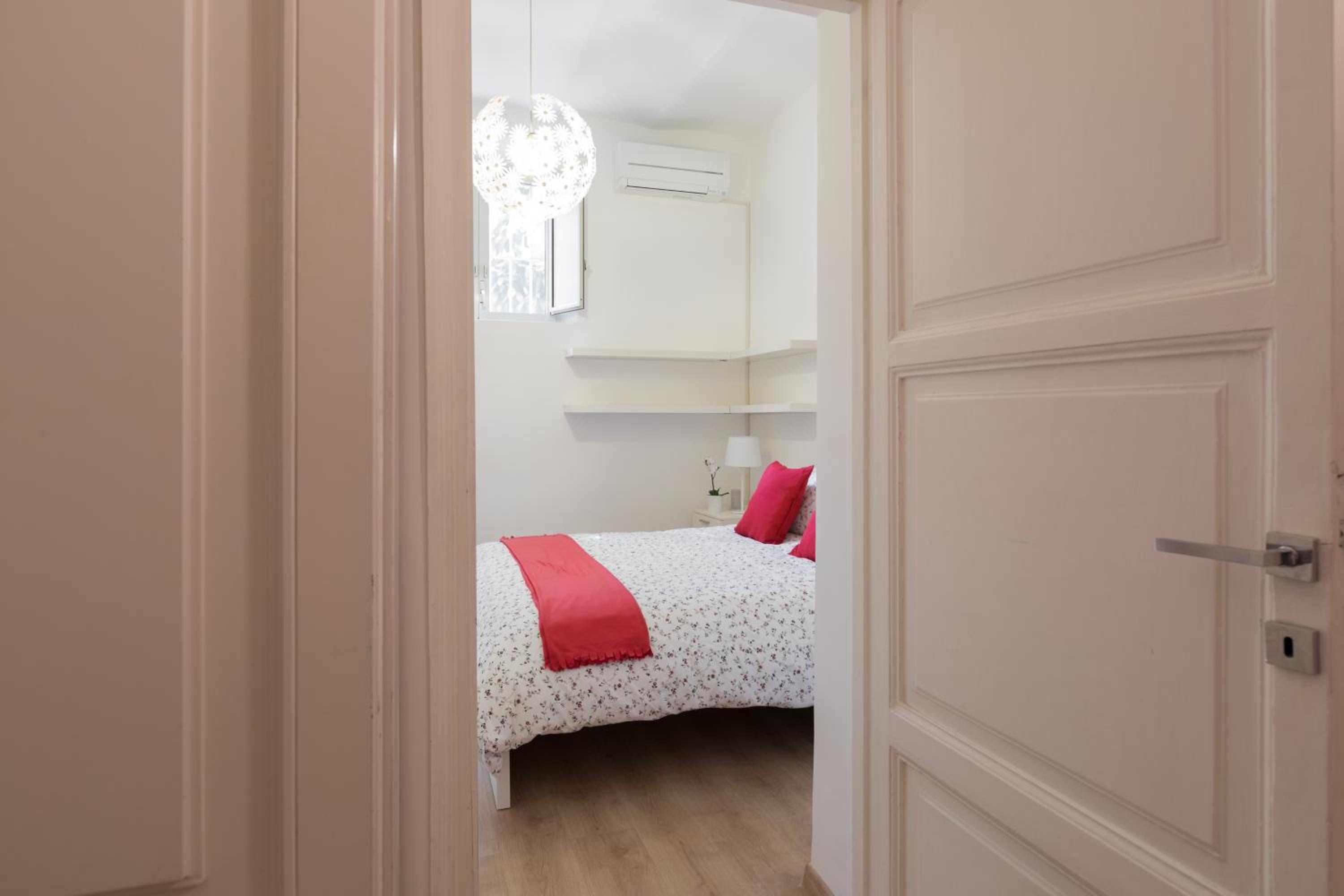 Amazing 4 bedrooms apartment with garden