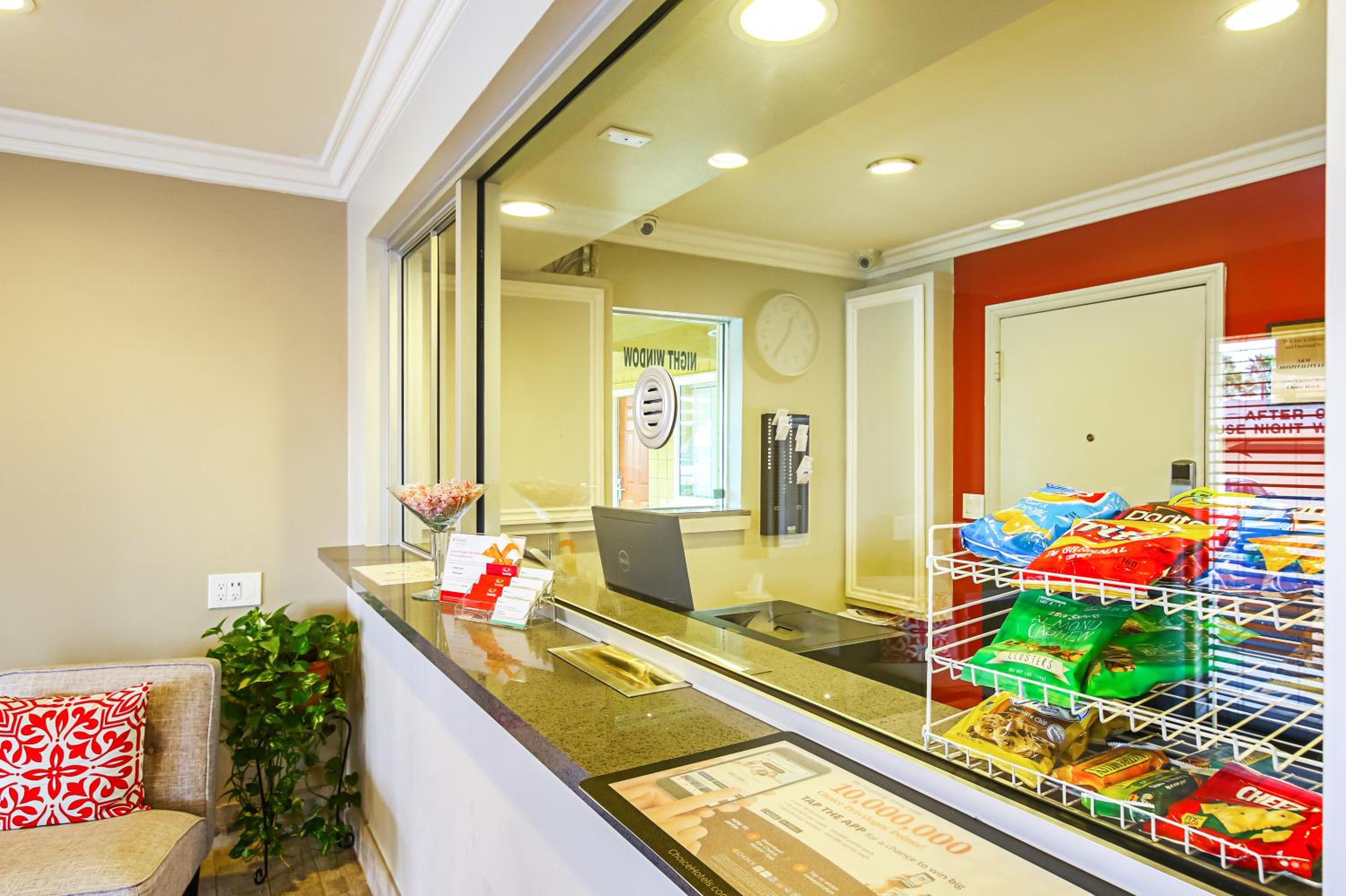 Lobby & Reception