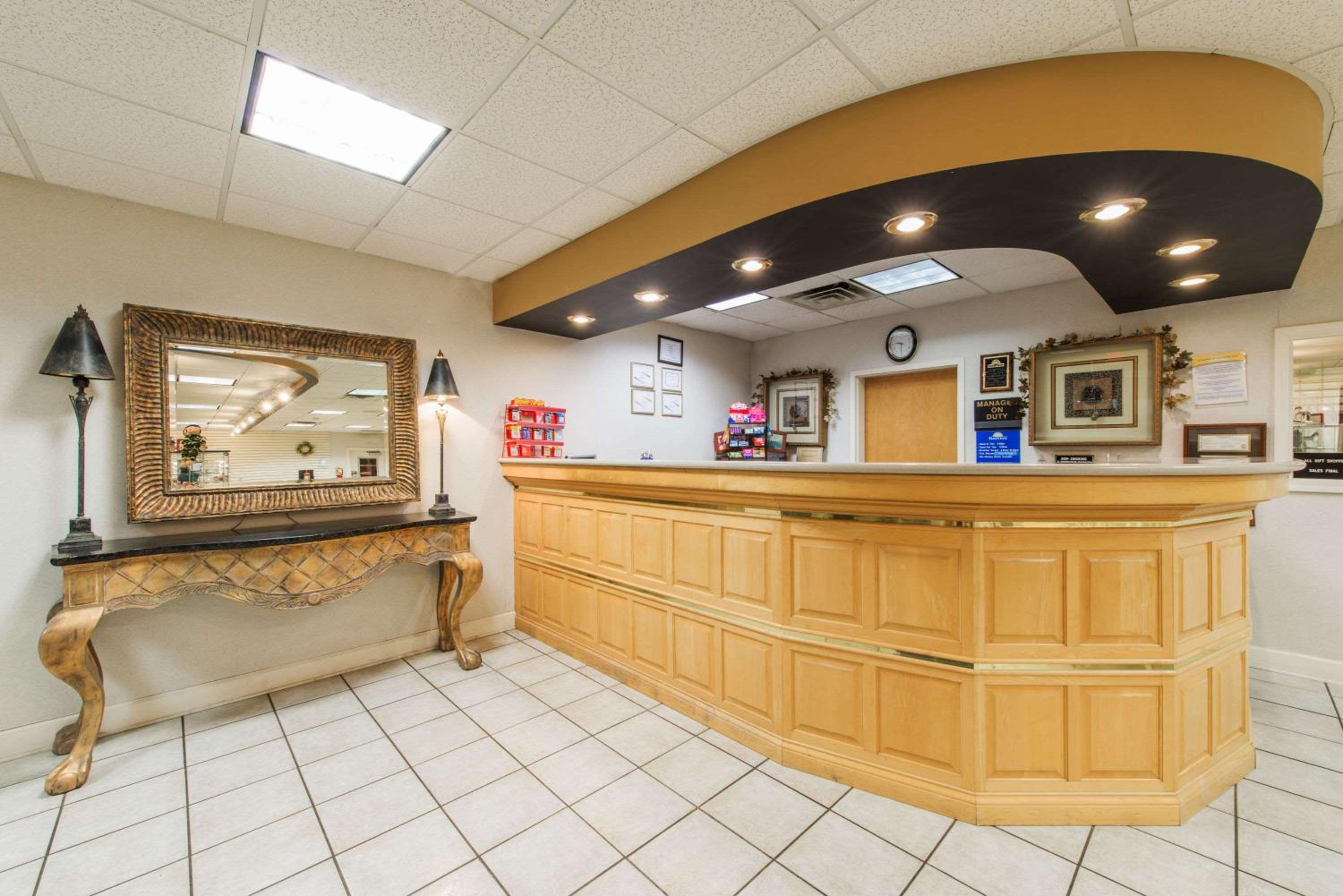 Lobby & Reception