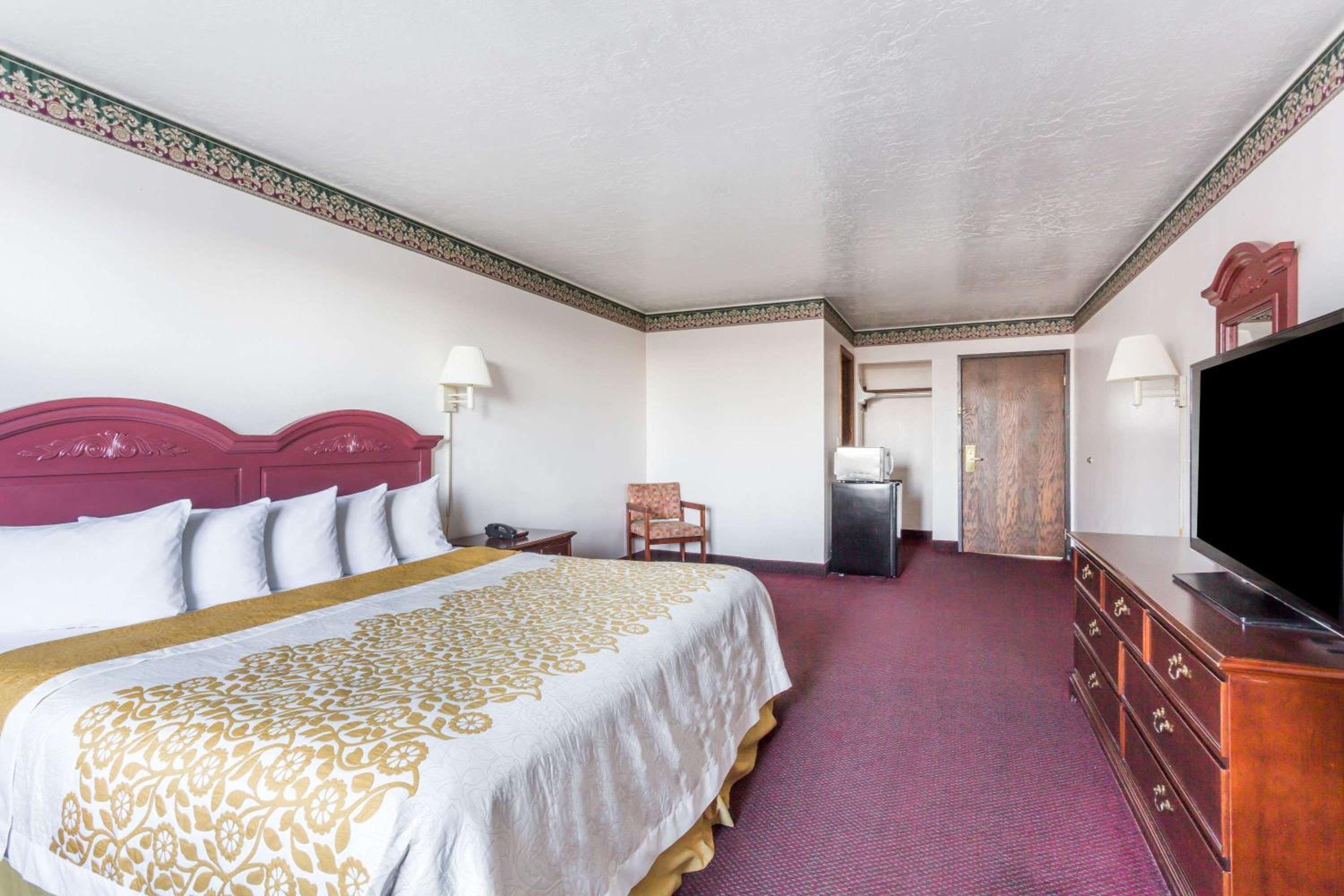 Evanston Vacations - Days Inn by Wyndham Evanston WY - Property Image 4