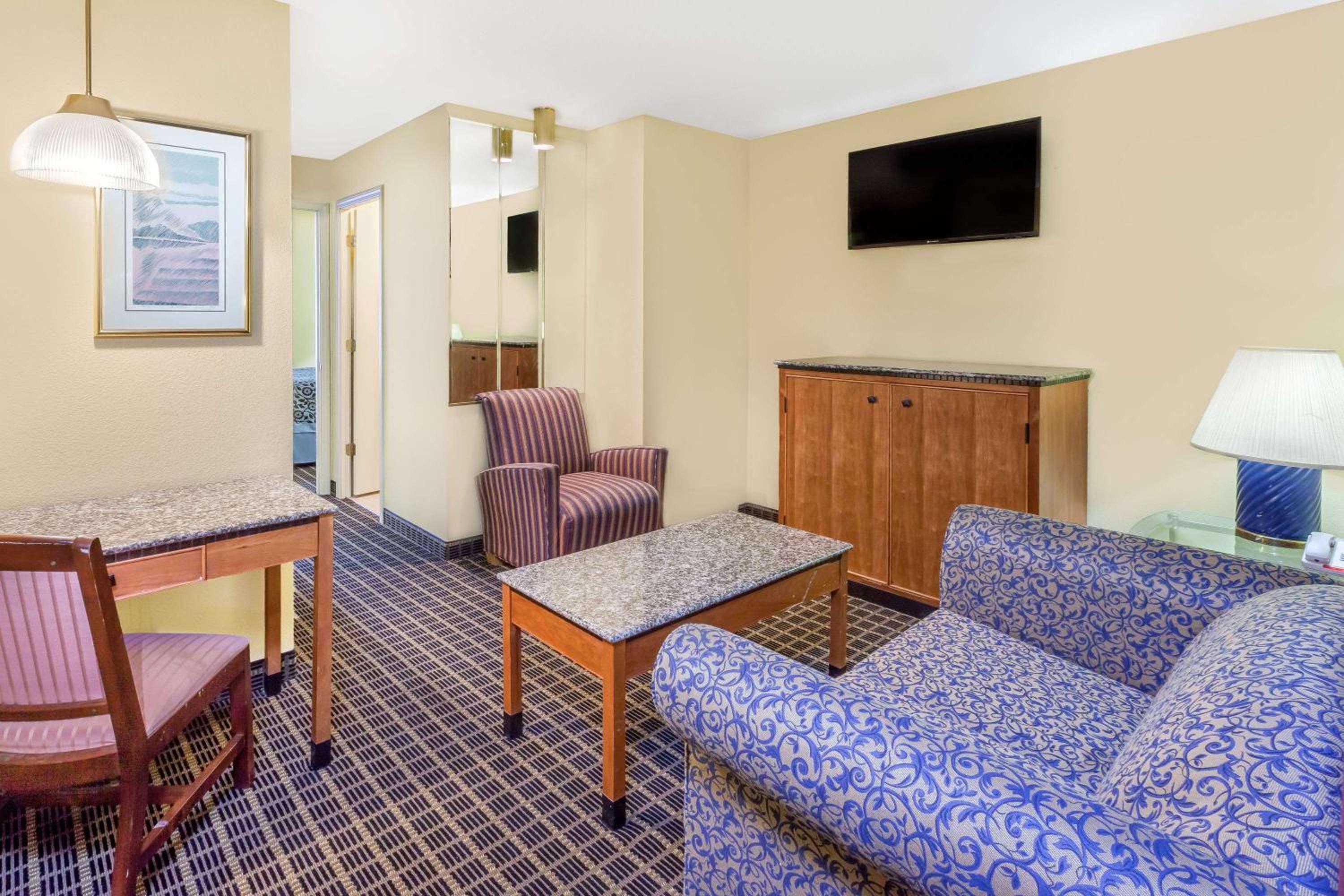 Days Inn & Suites by Wyndham Kalamazoo, Foto 12