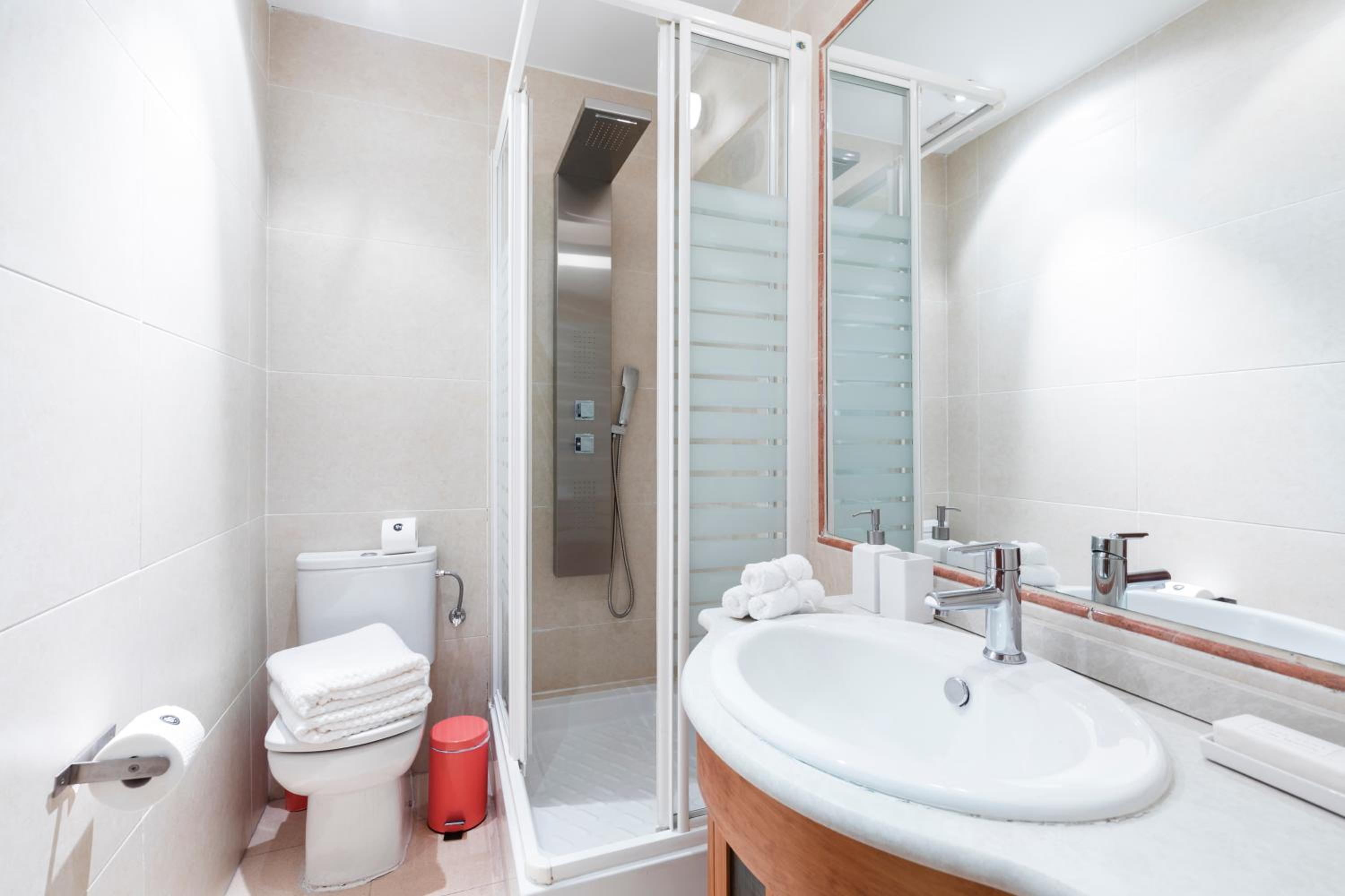 Fuencarral Apartments by Flatsweethome