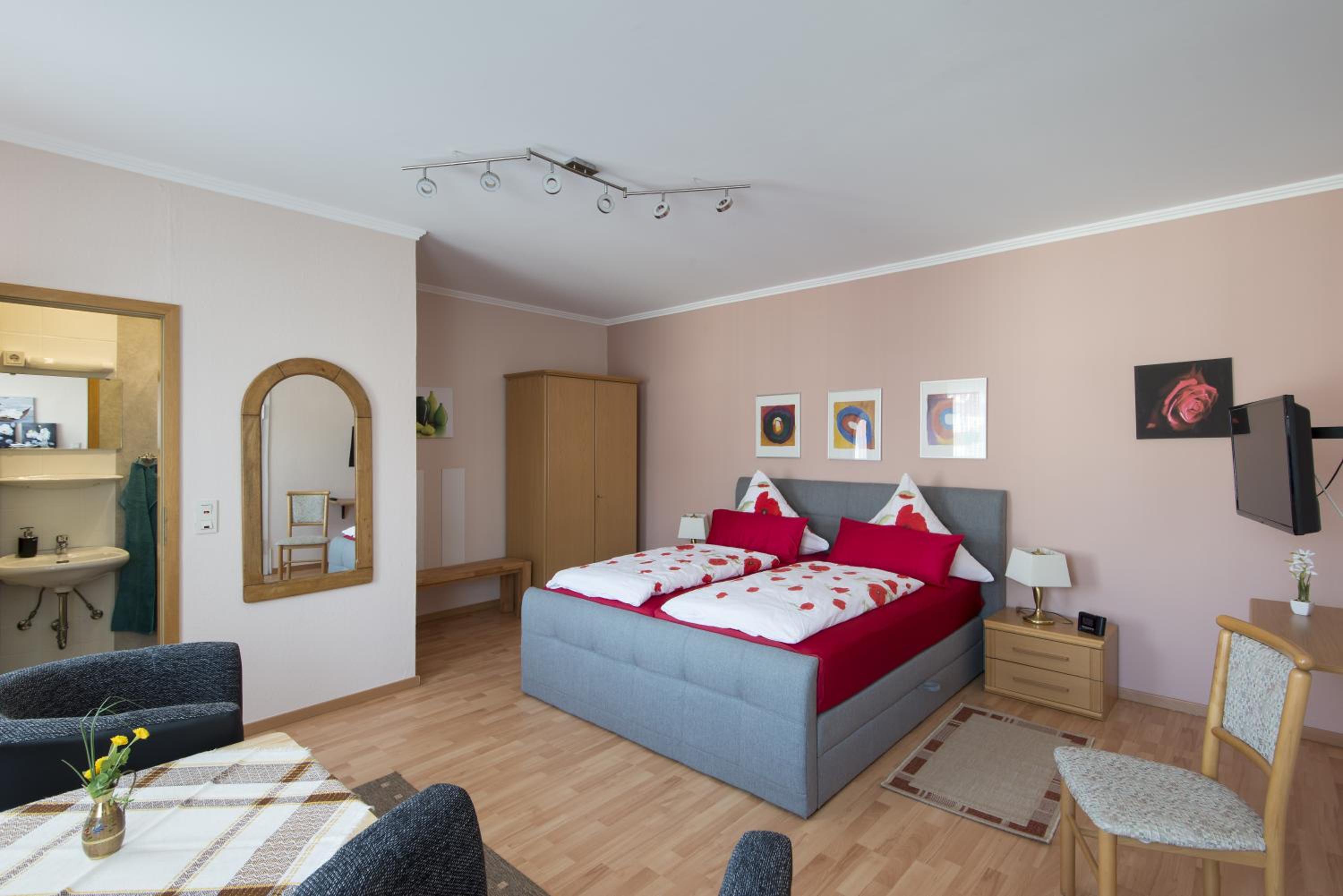 Hotel Wein & Gästehaus Ballmann - Image 1