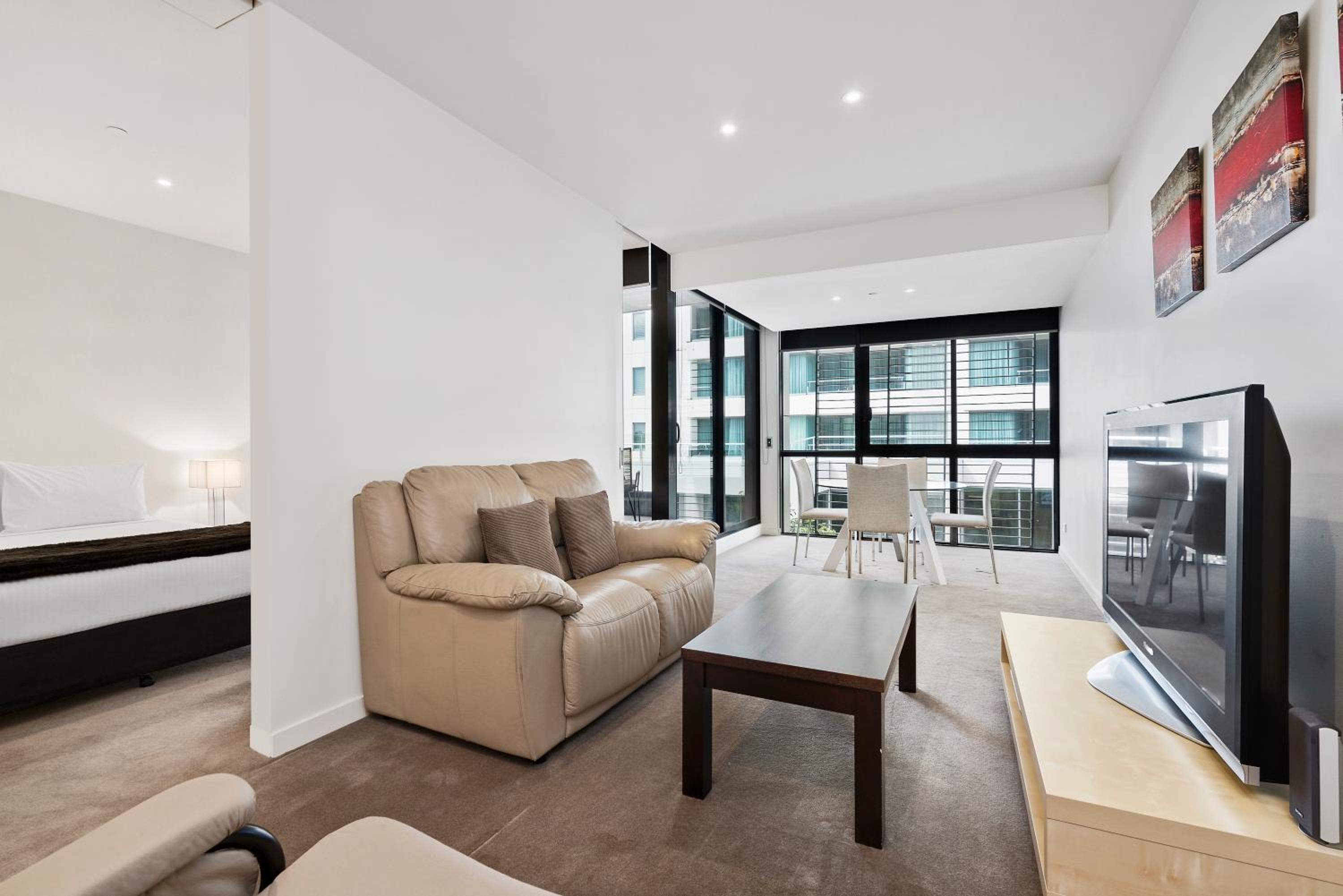 Edgewater 207