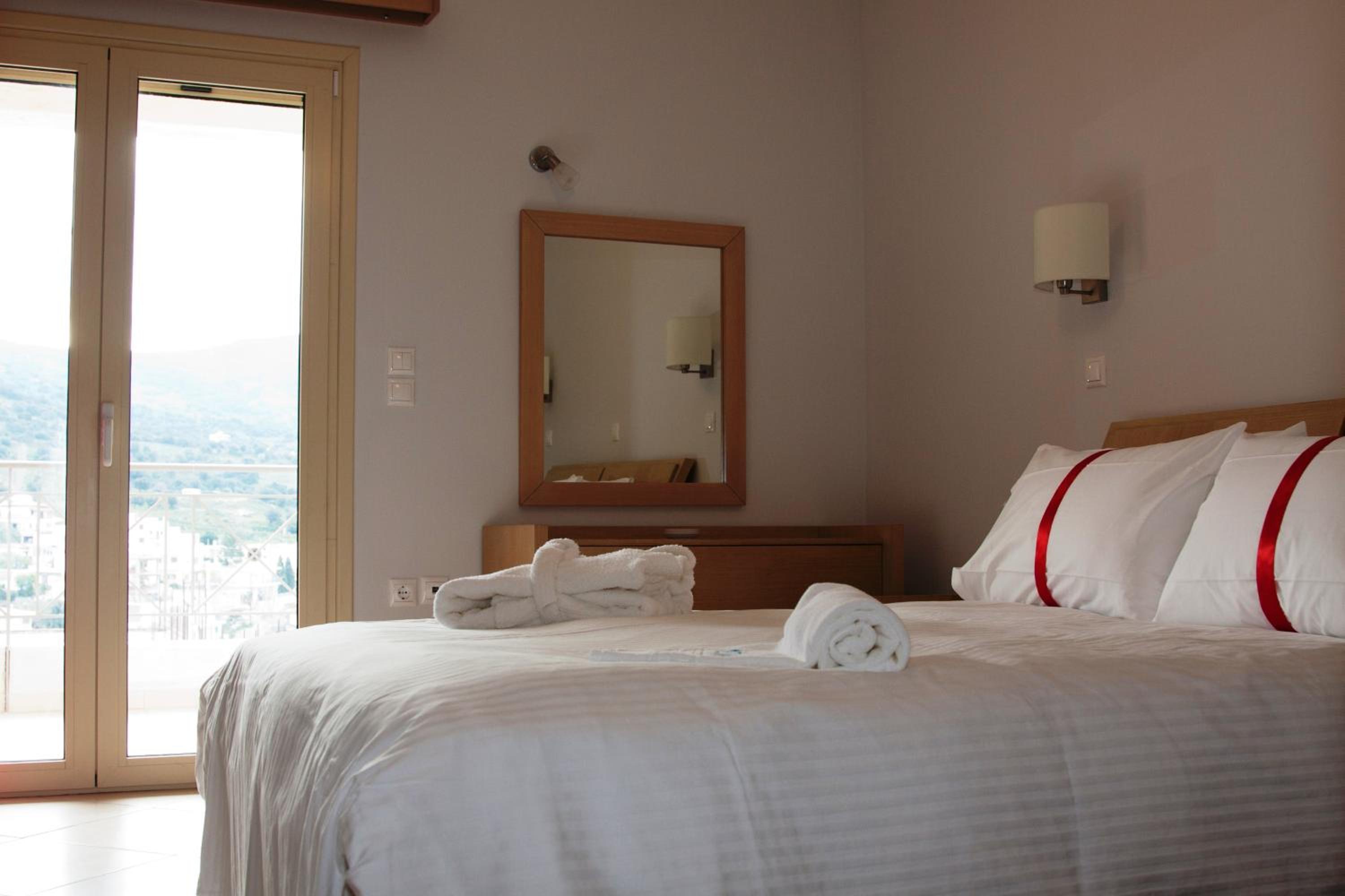 Thea Hotel - Studios & Suites