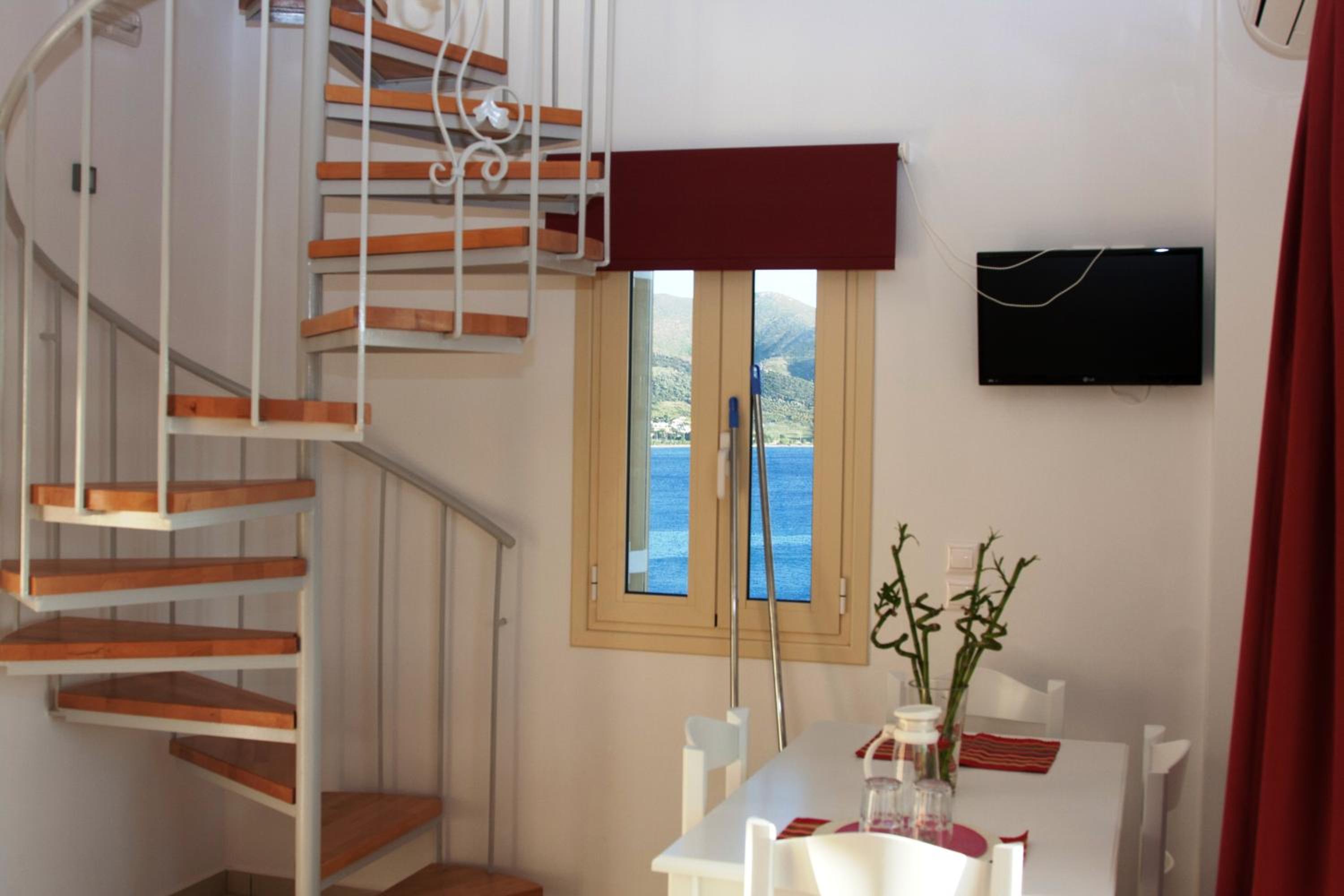 Thea Hotel - Studios & Suites