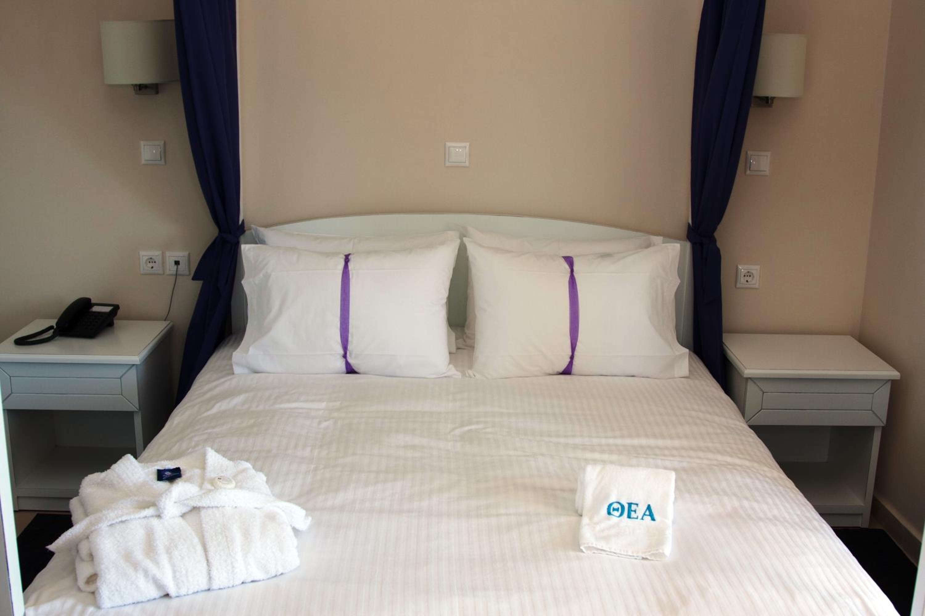 Thea Hotel - Studios & Suites