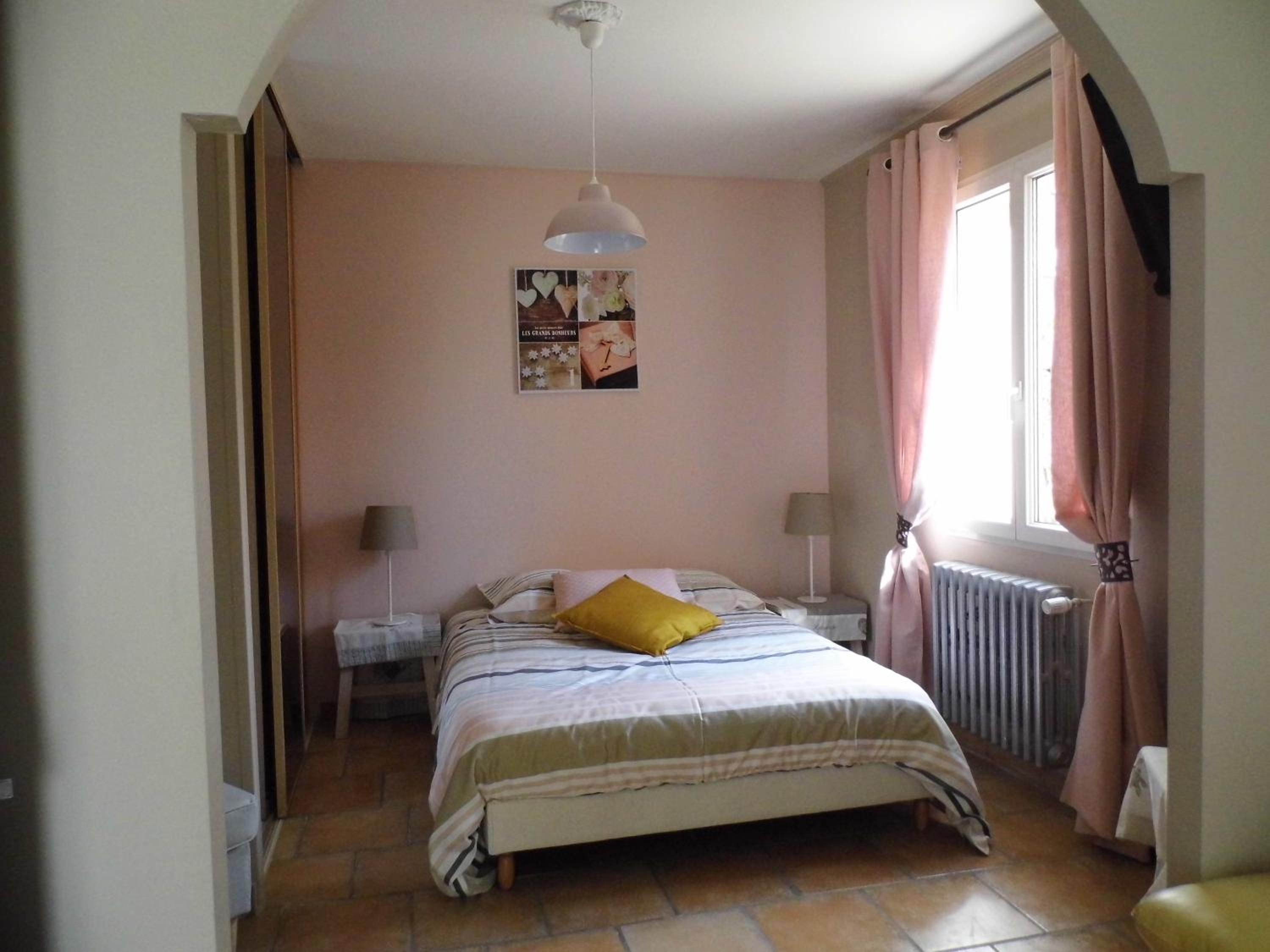 appartements dans villa privée avec piscine, jardin, parking clos, wifi, climatisation