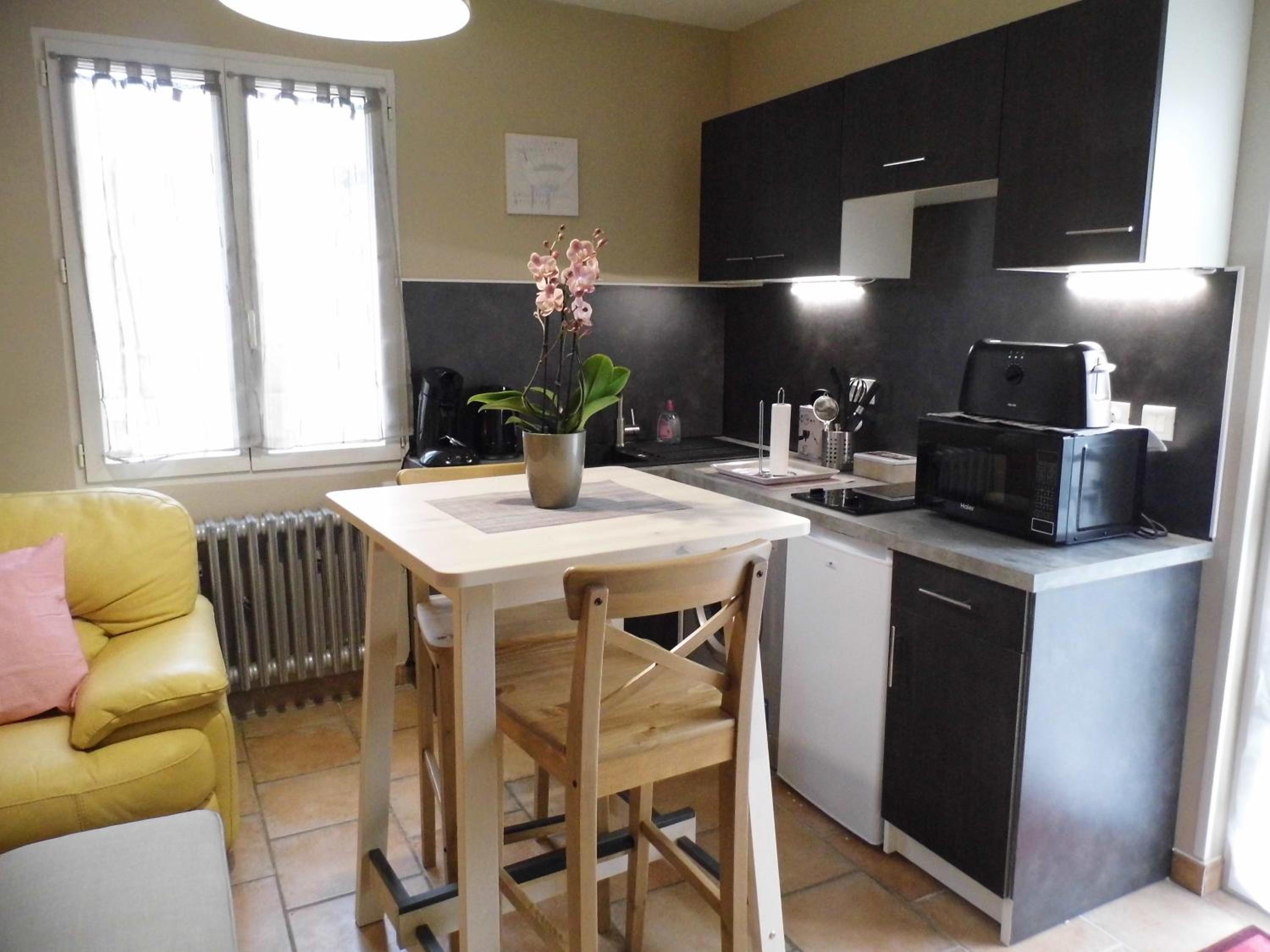 appartements dans villa privée avec piscine, jardin, parking clos, wifi, climatisation