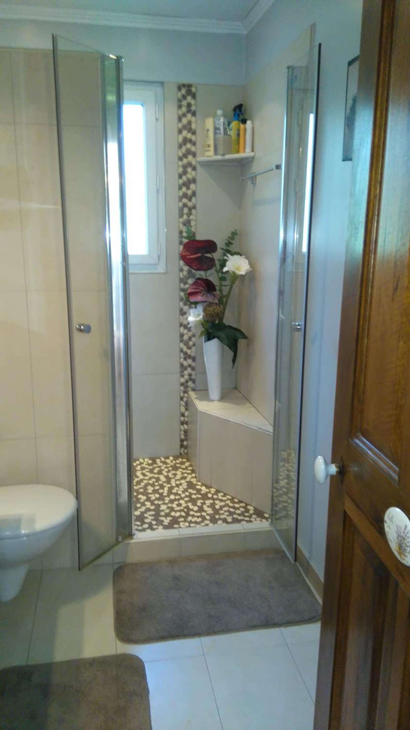 appartements dans villa privée avec piscine, jardin, parking clos, wifi, climatisation