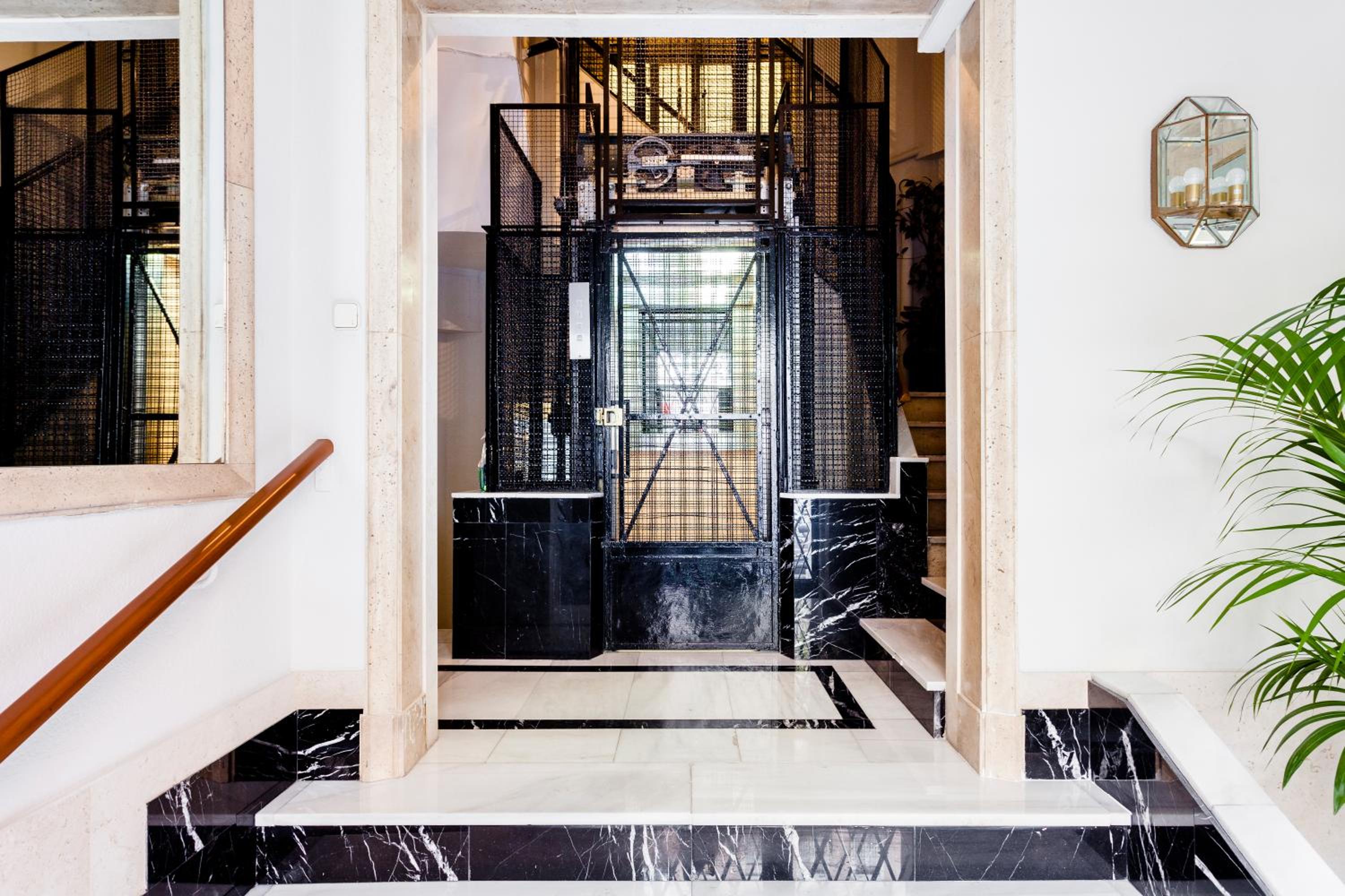 Jose Abascal Apartment by Flatsweethome