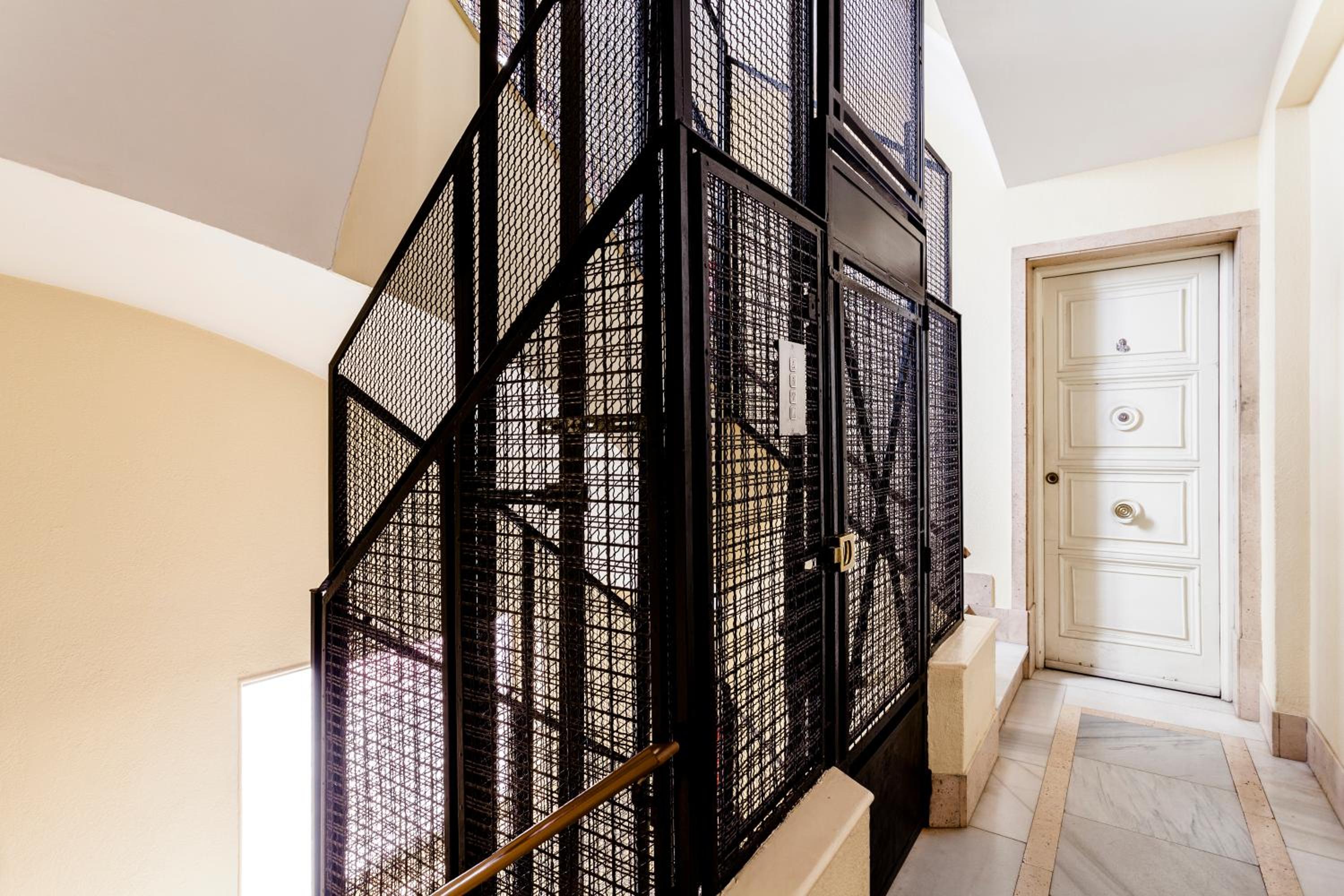 Jose Abascal Apartment by Flatsweethome