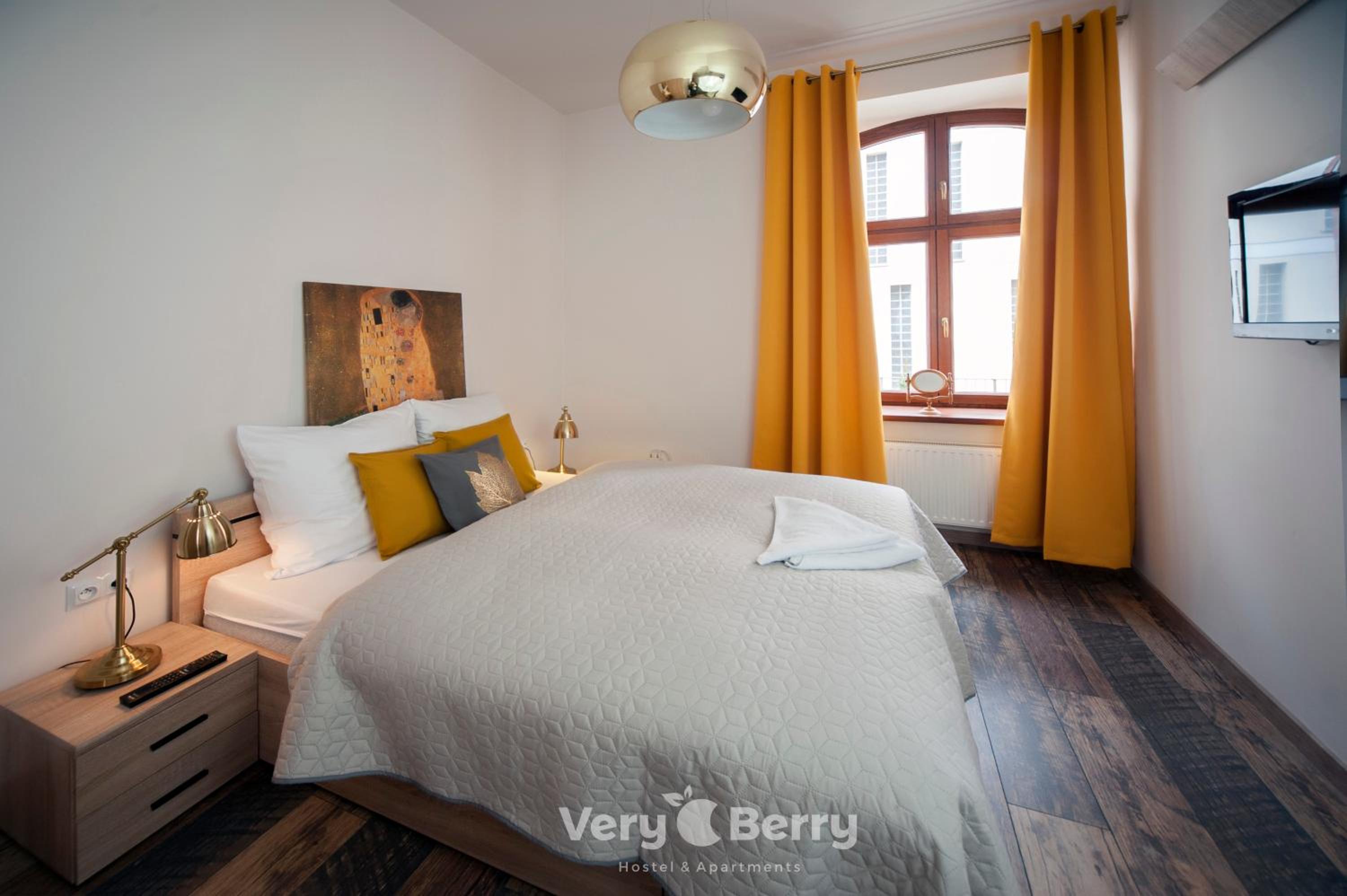Very Berry - Orzeszkowej 16 - MTP Apartment, parking, check in 24h view 2