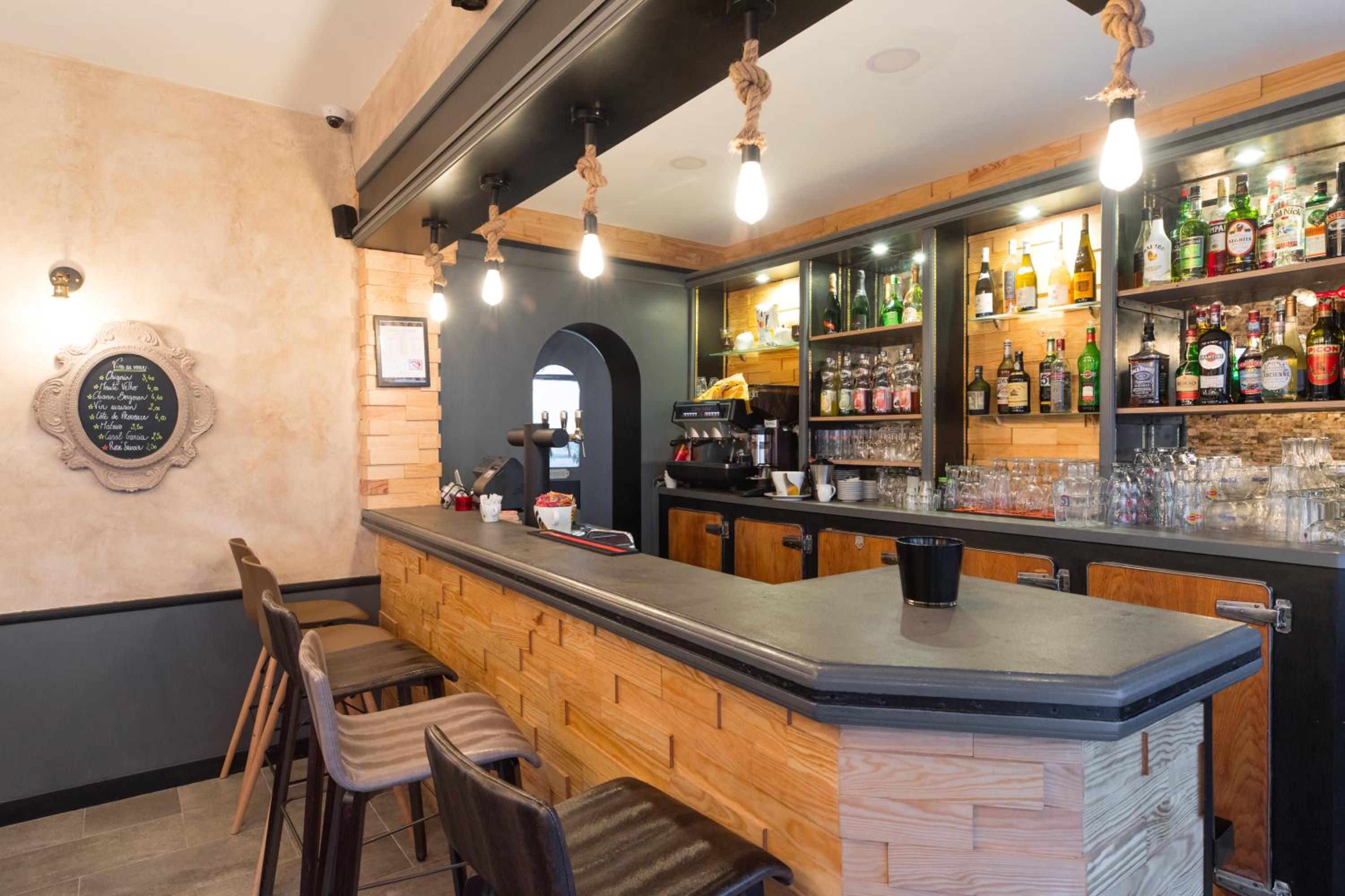 bar