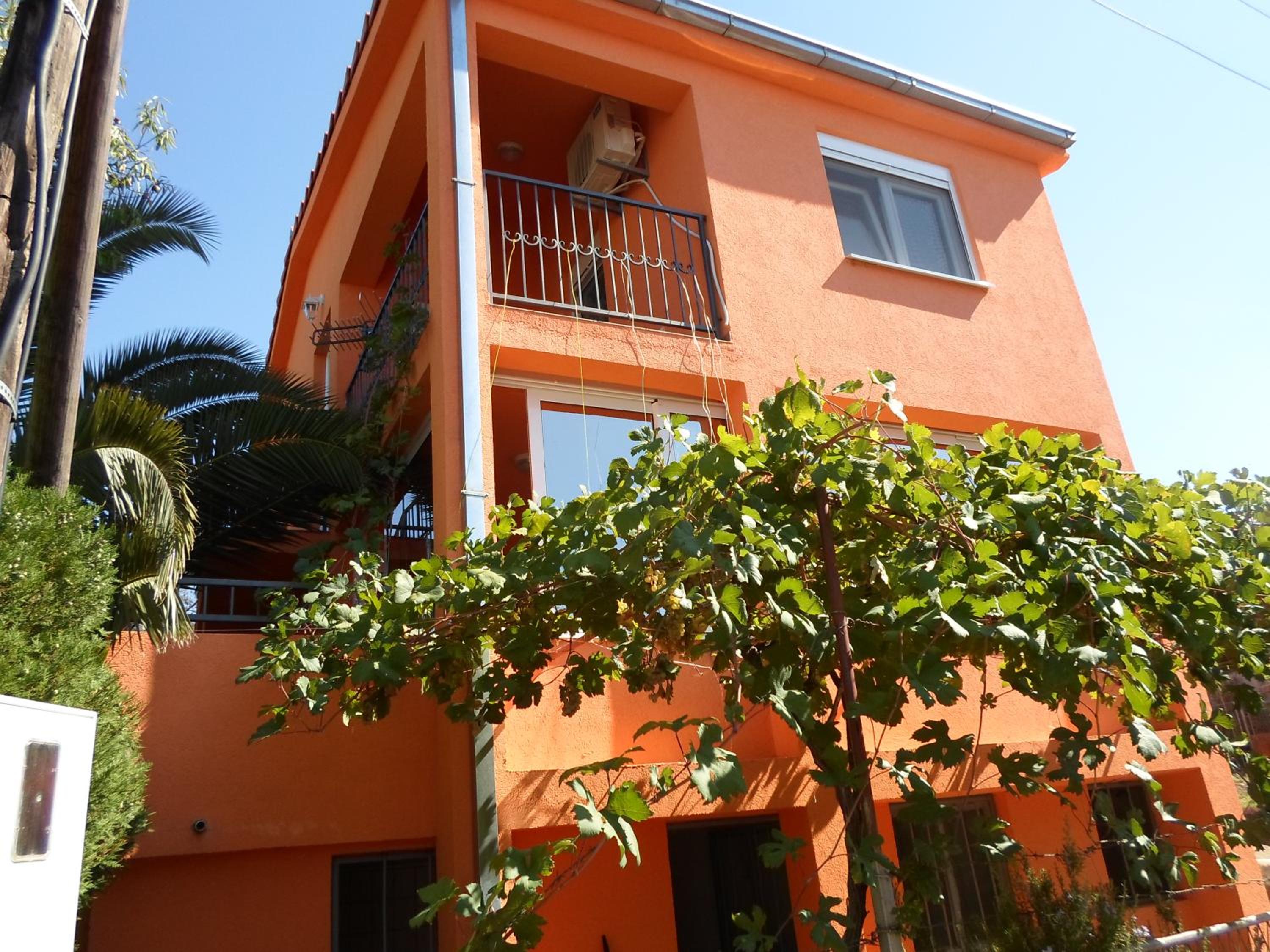 Holiday Home Orange photo 3