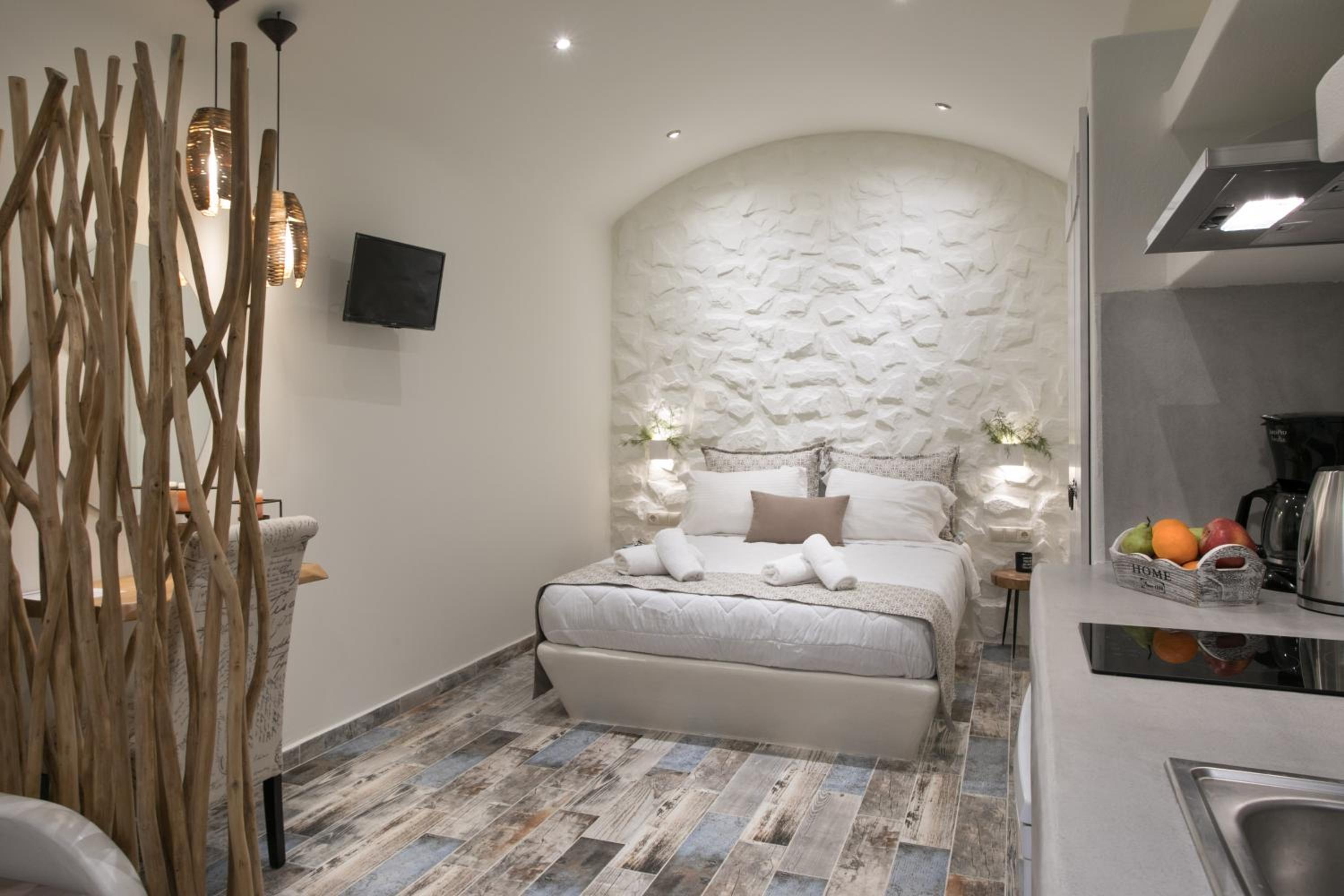 Naxos Petite Studios