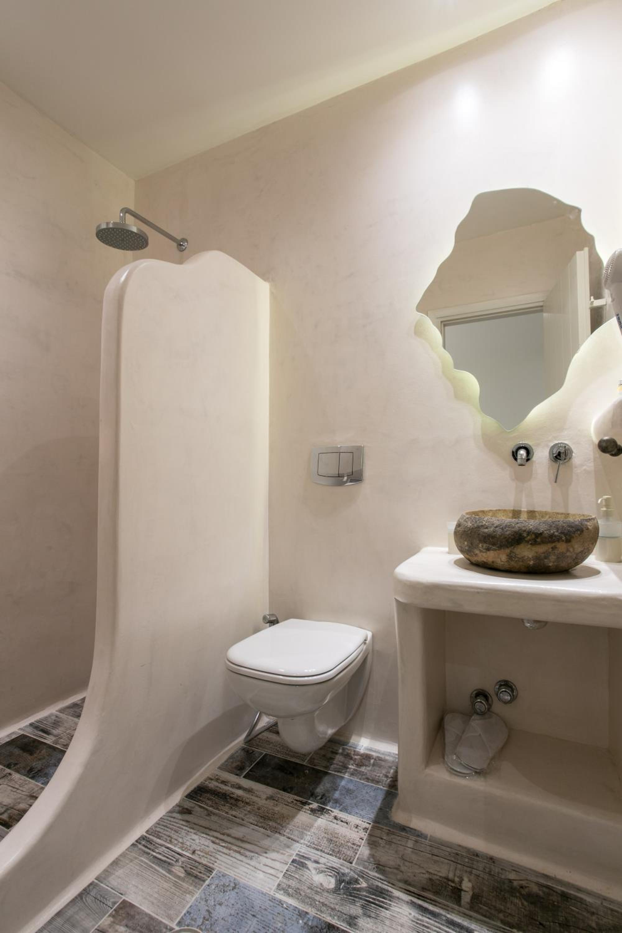 Naxos Petite Studios