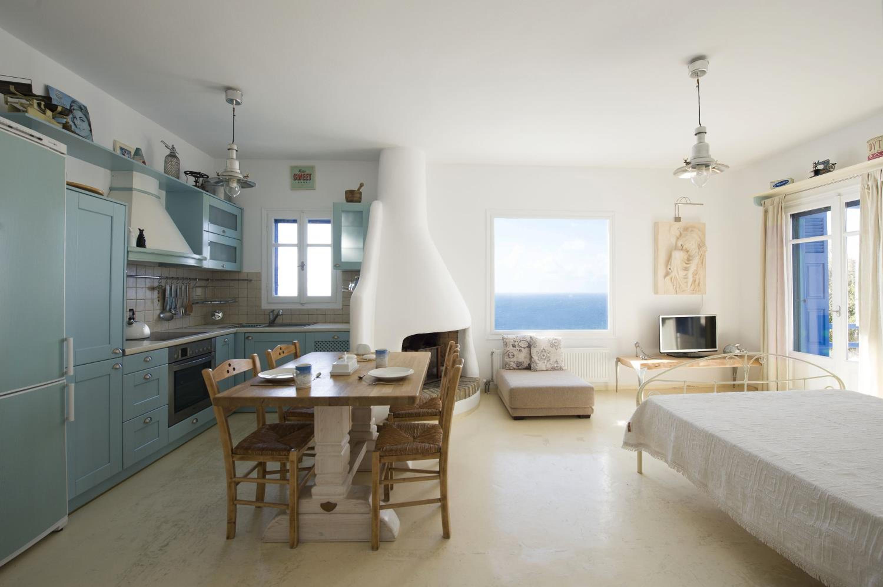 Aigeis-milos view 3