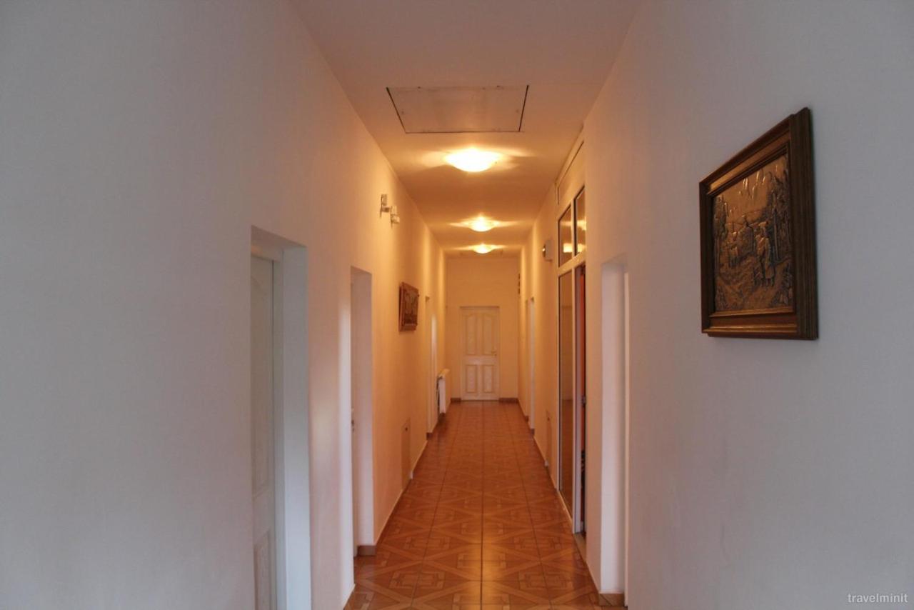 Photo 33
