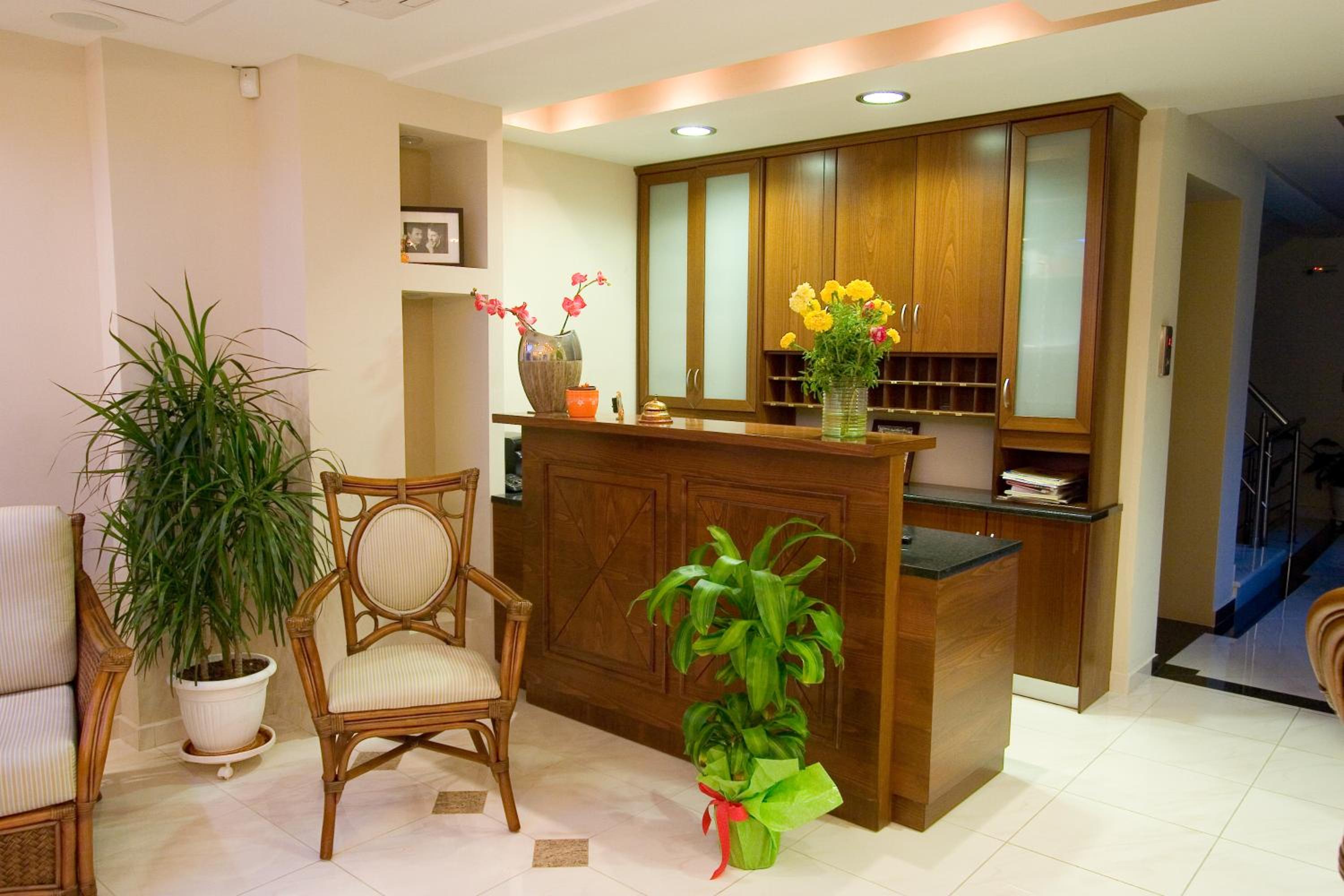 Lobby & Reception