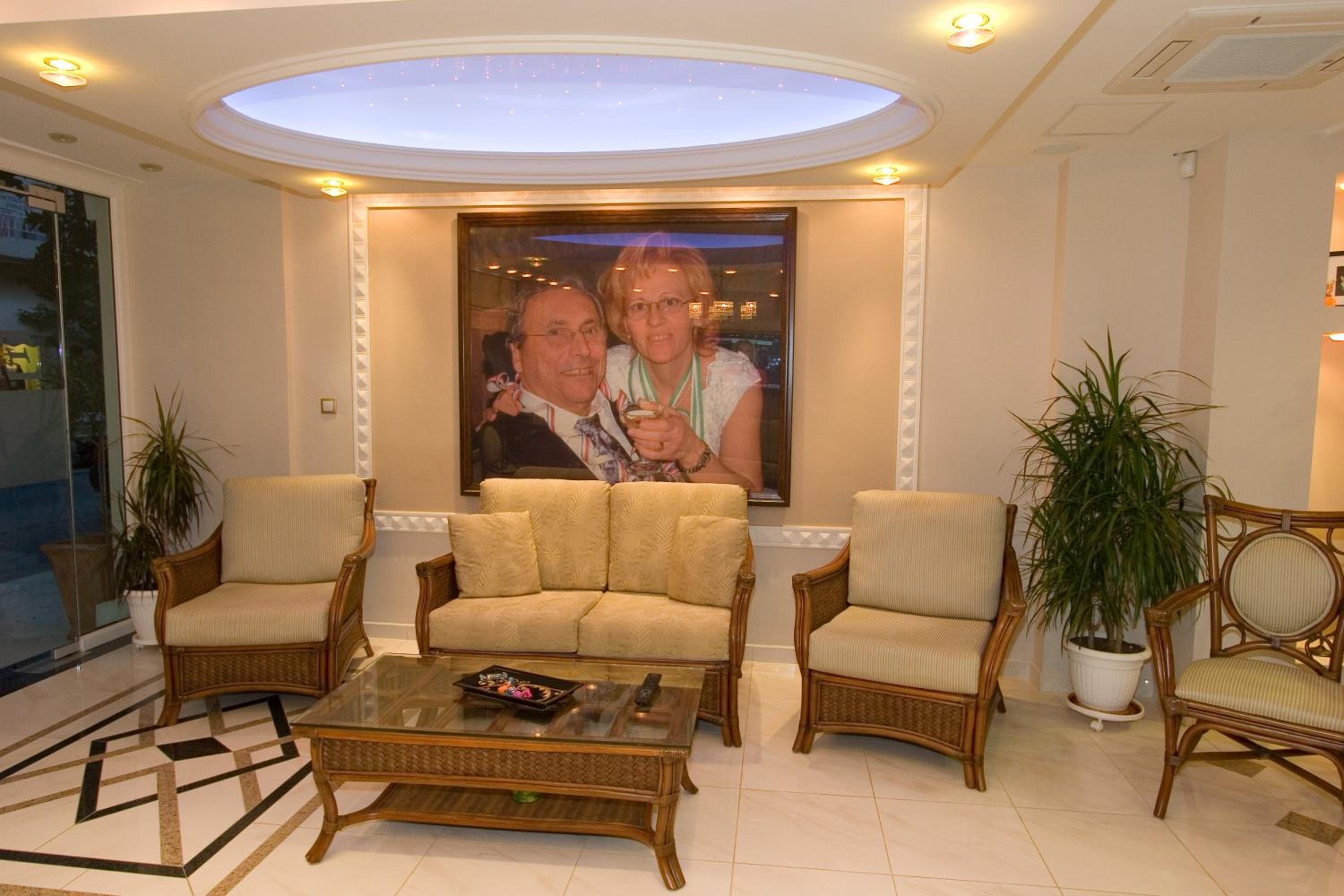 Lobby & Reception
