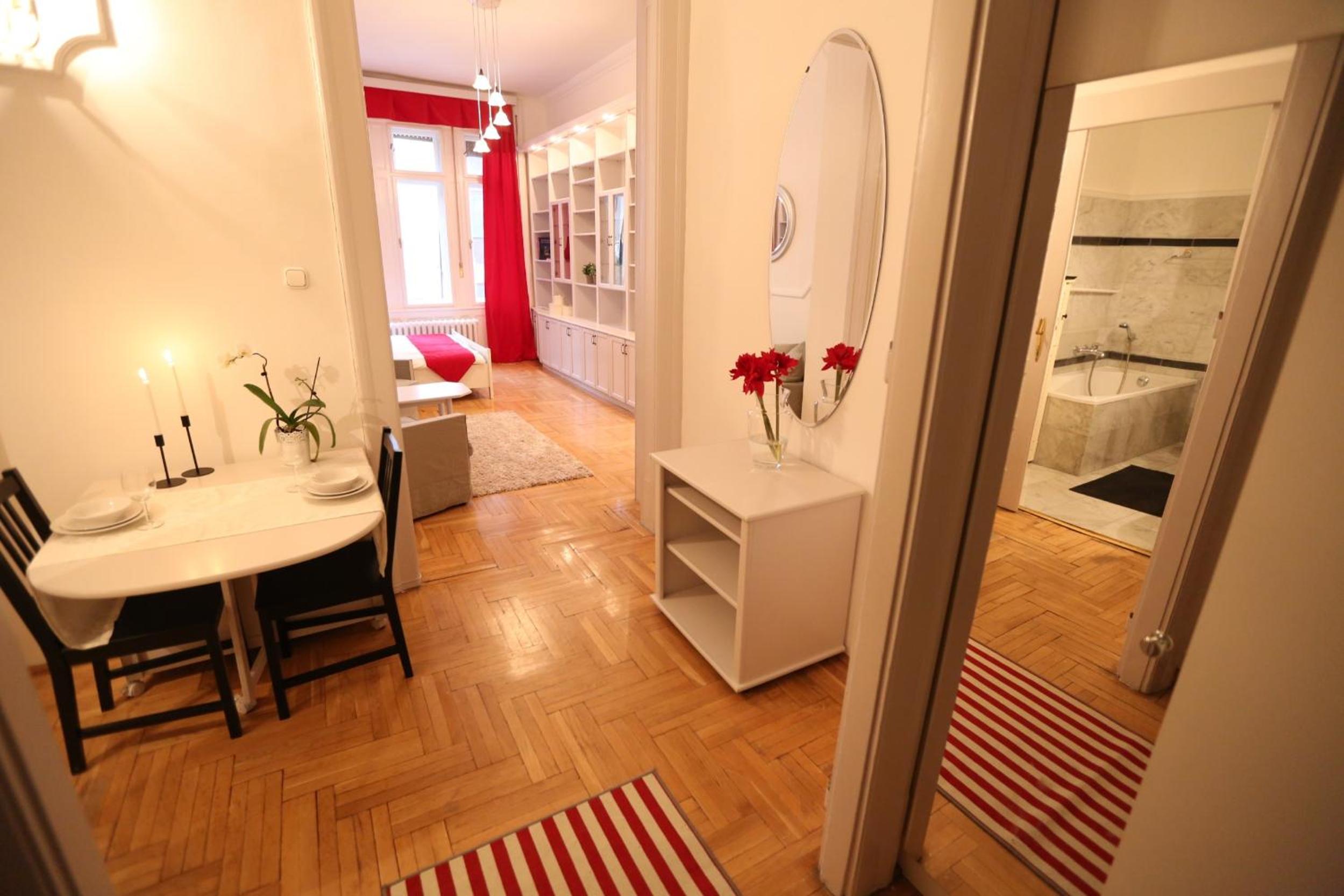 d.Five Classic Luxury Apartment