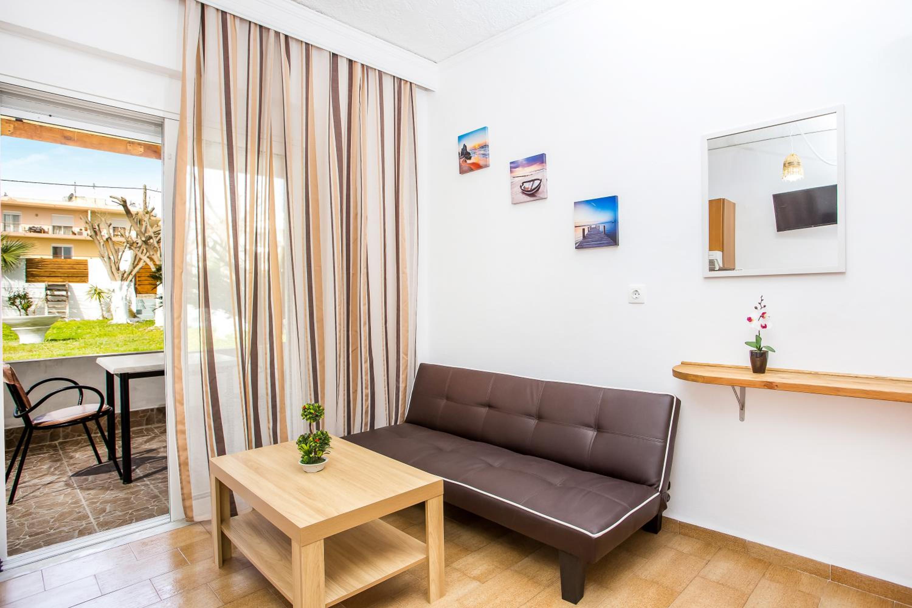 Toulas Studios & Apts No2