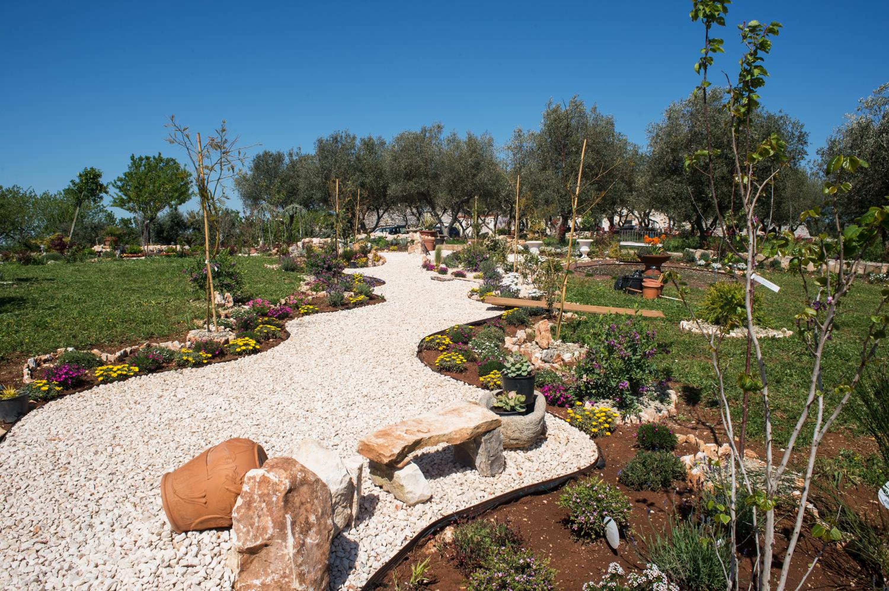 16 Trulli e Giardini