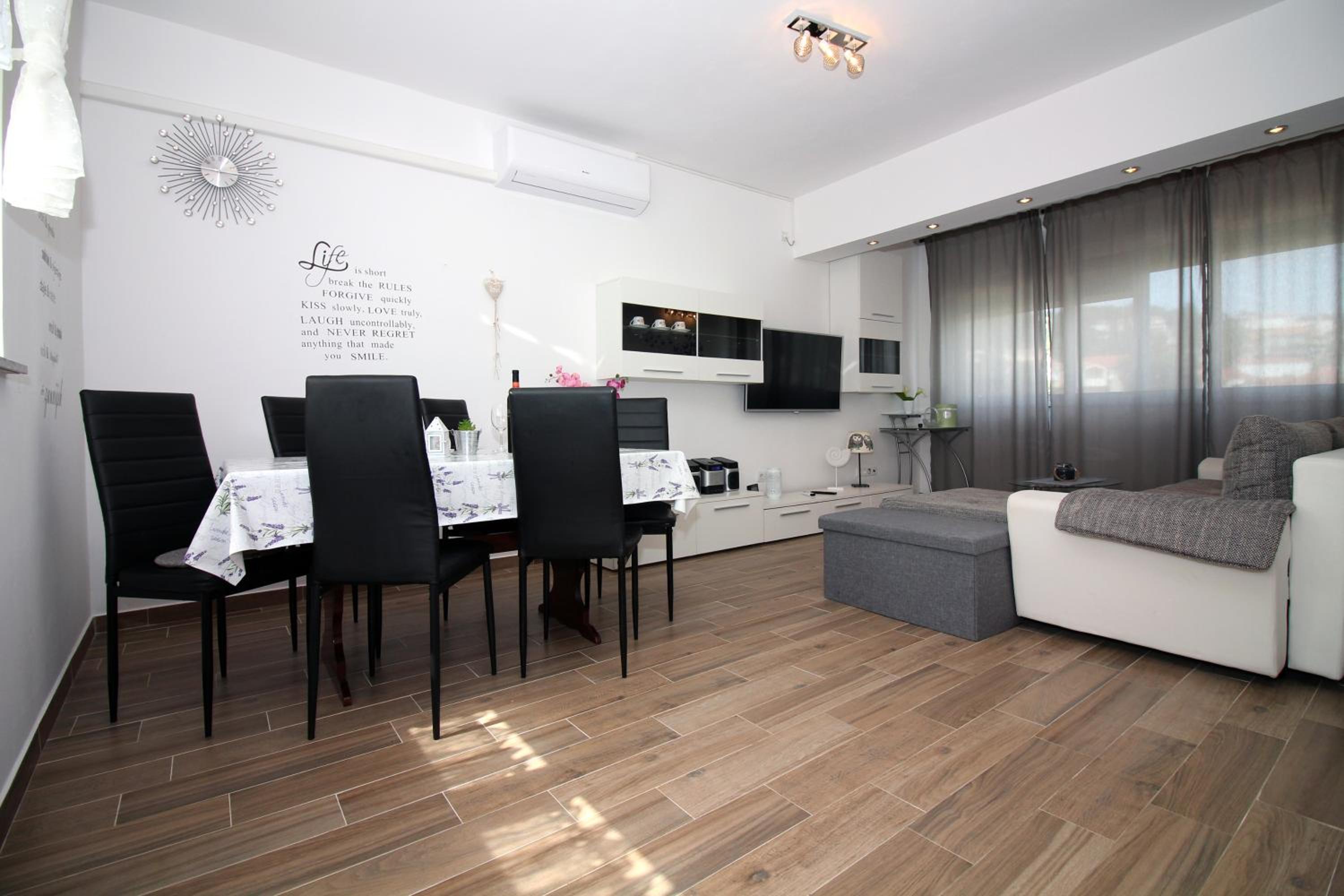 Apartmani Nika view 2
