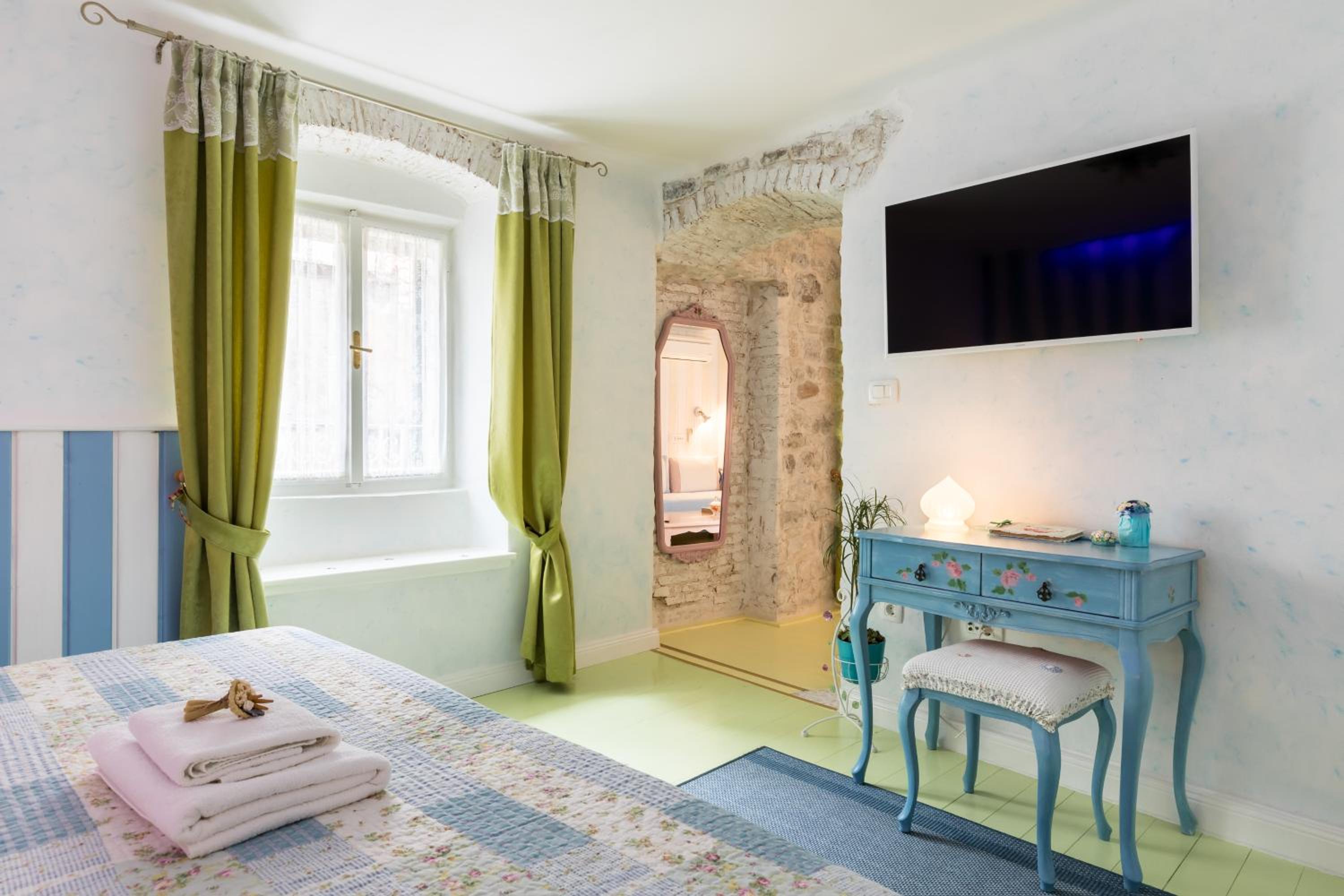 Boutique Cardea view 2