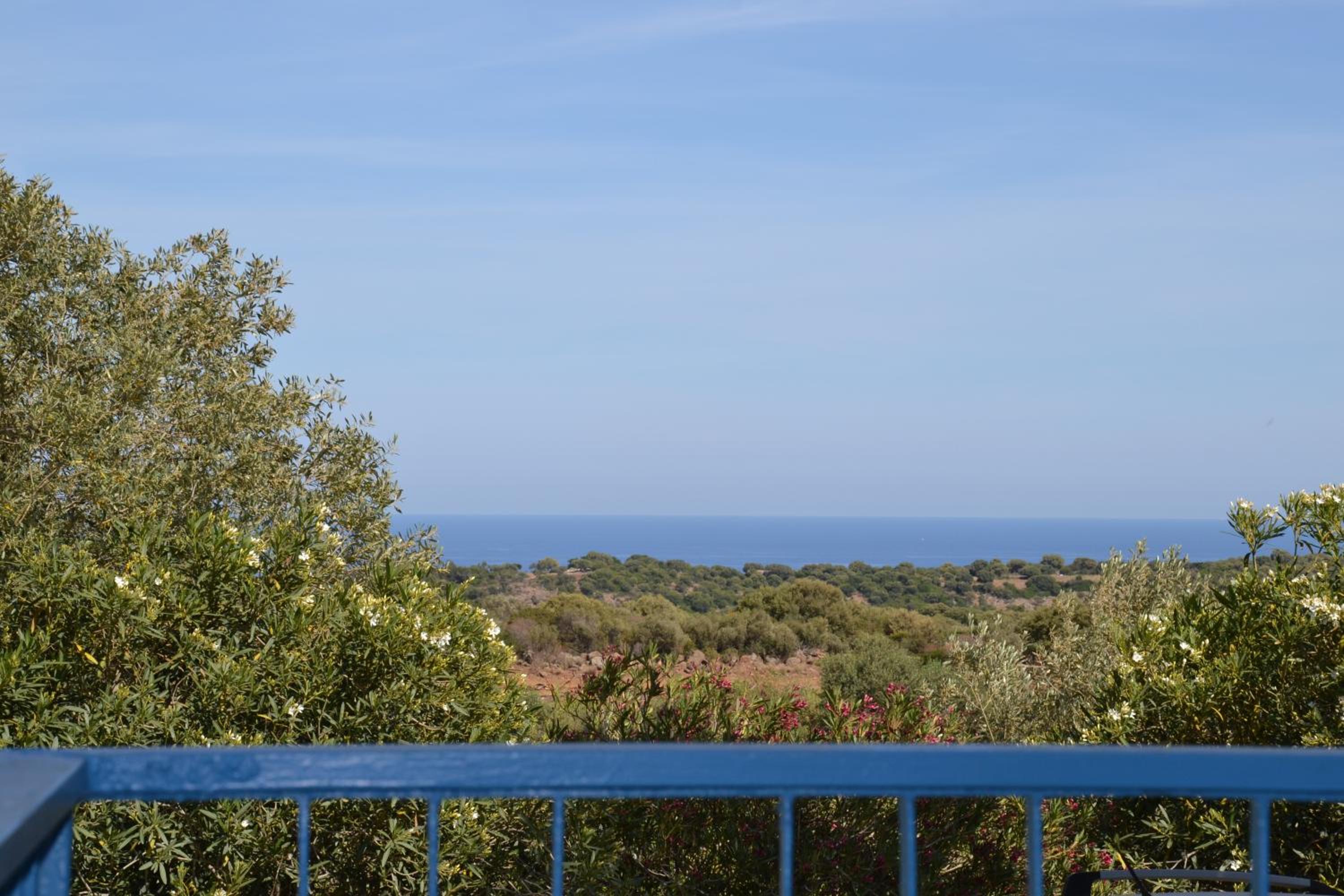 Casa indipendente immersa nel verde con vista mare