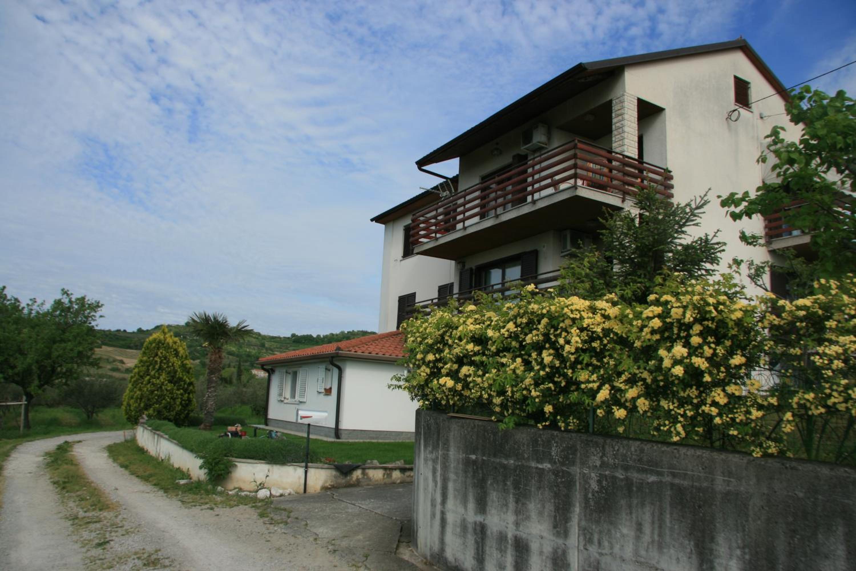Apartma Tul