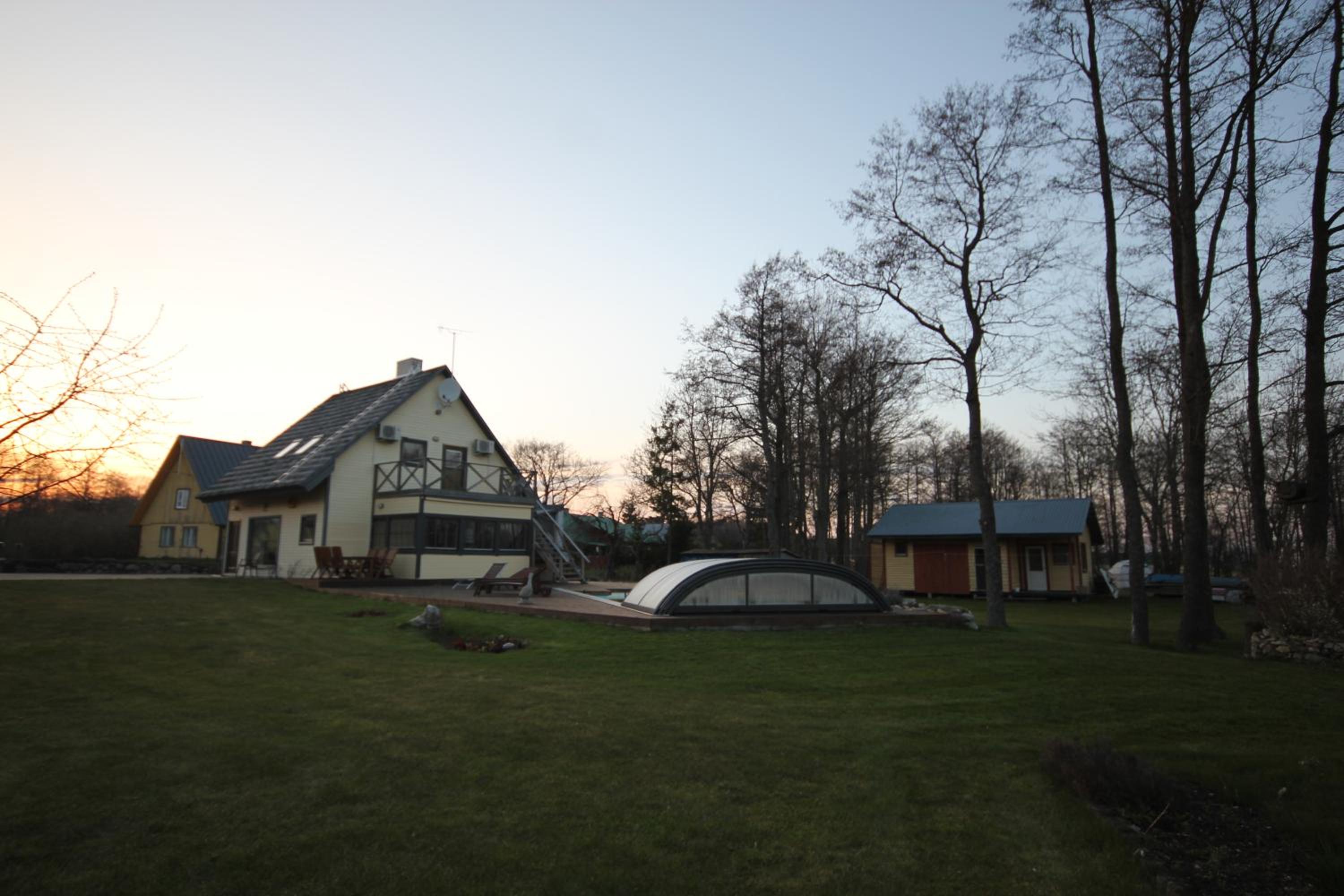 Photo 8