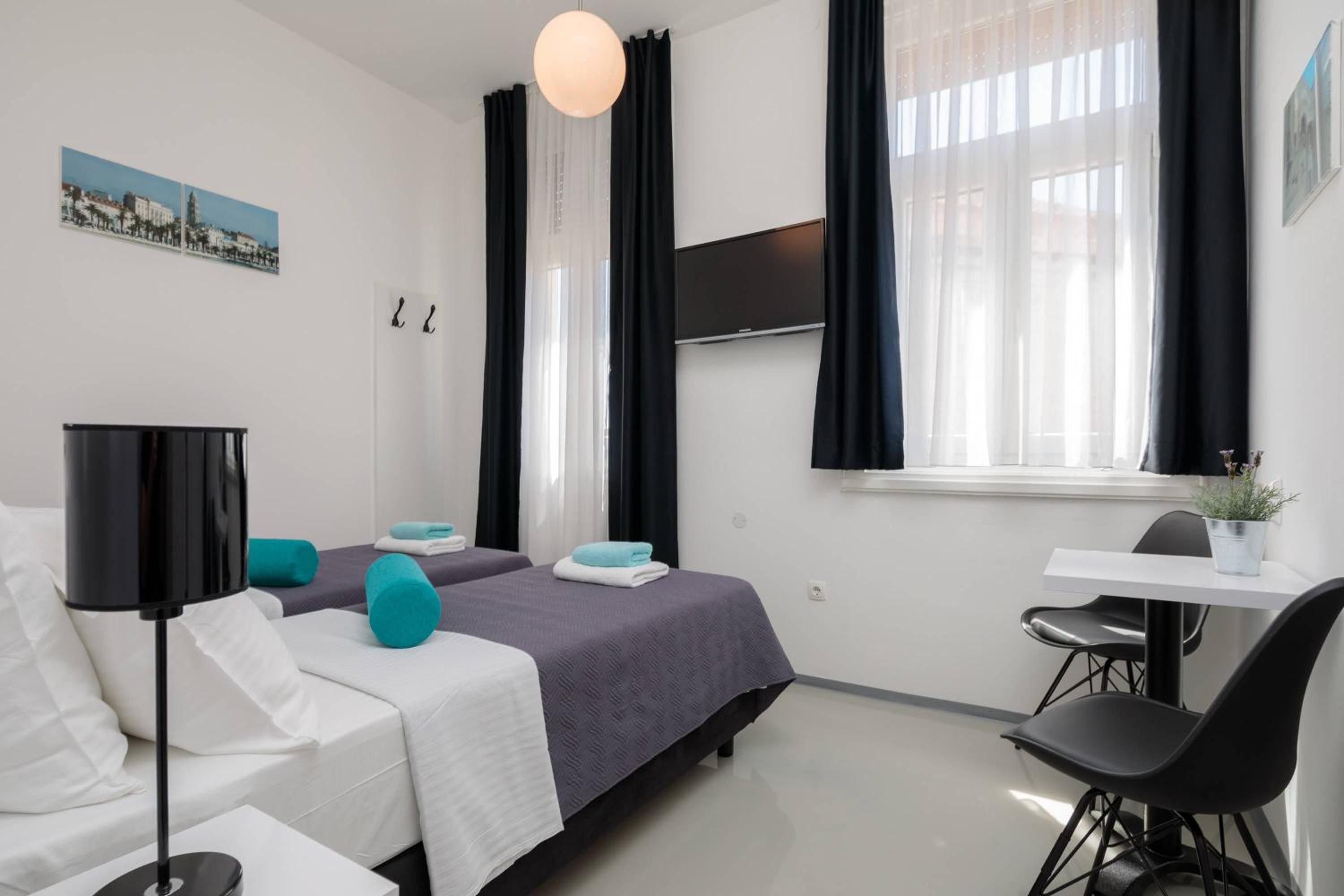 PLR Luxury Rooms