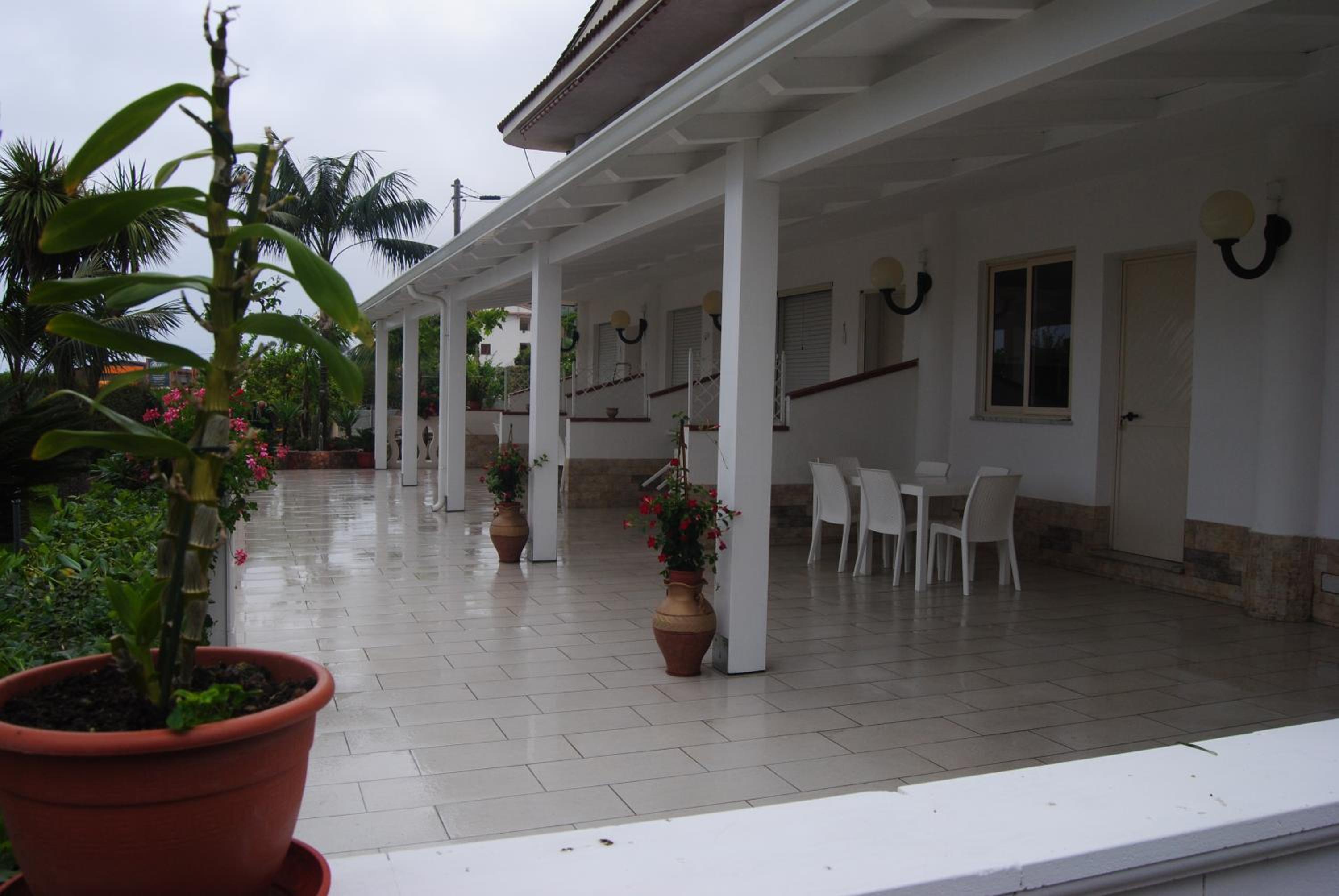 Photo 33