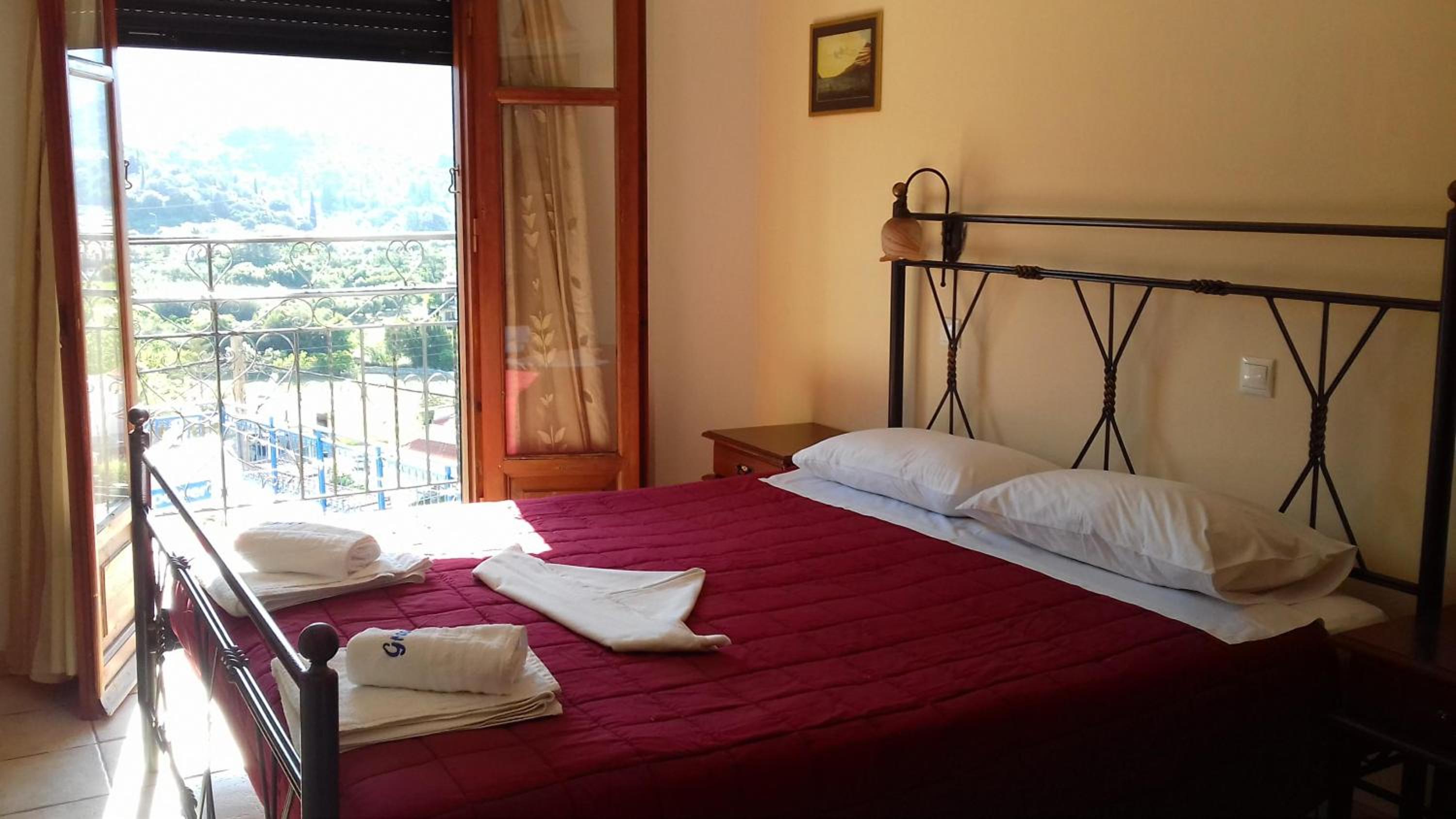 Green Hill Studios & Apartments