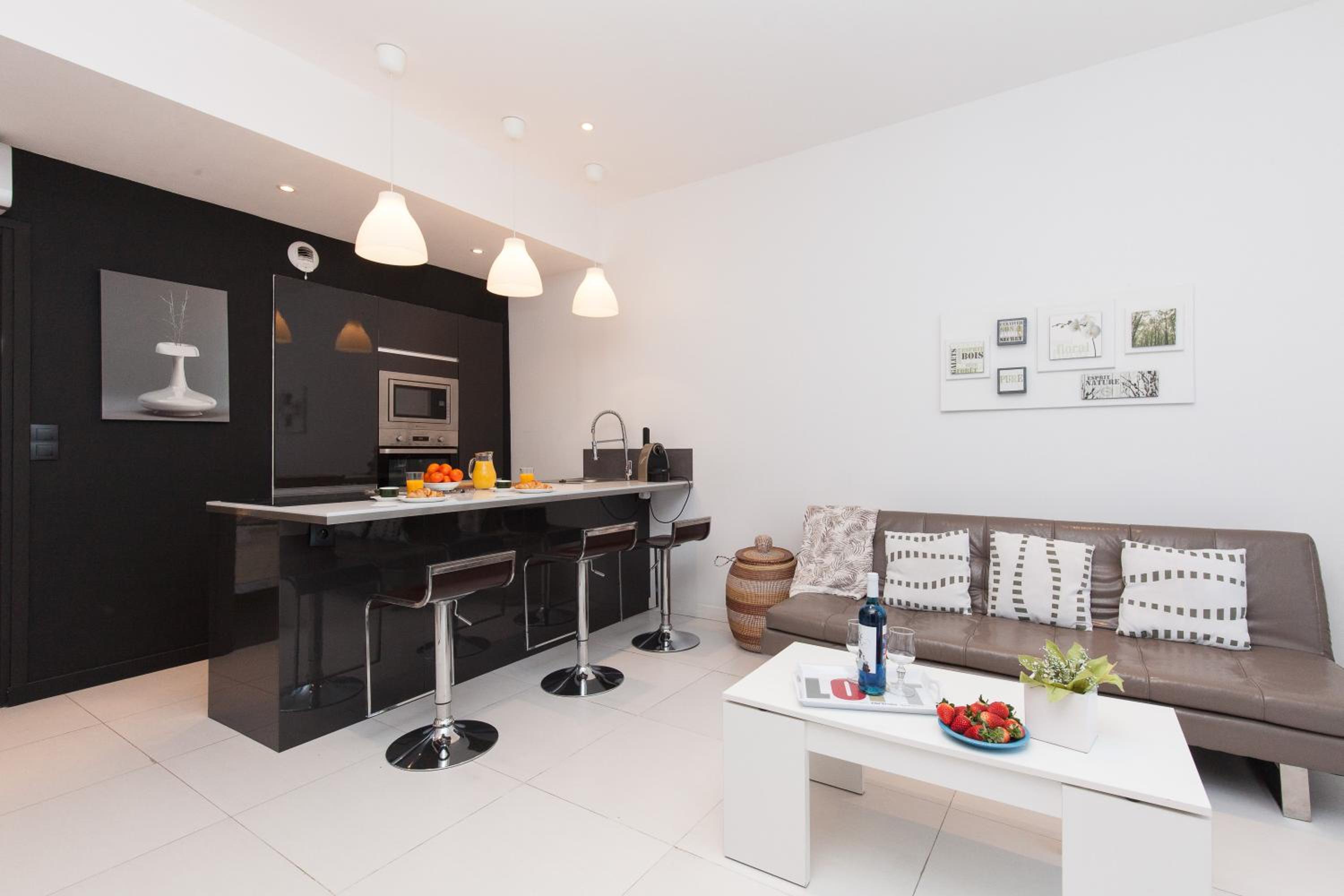 Hotel Nature 2 pièces 3 étoiles calme plein centre cannes 5 mn des plages et Palais - Image 1