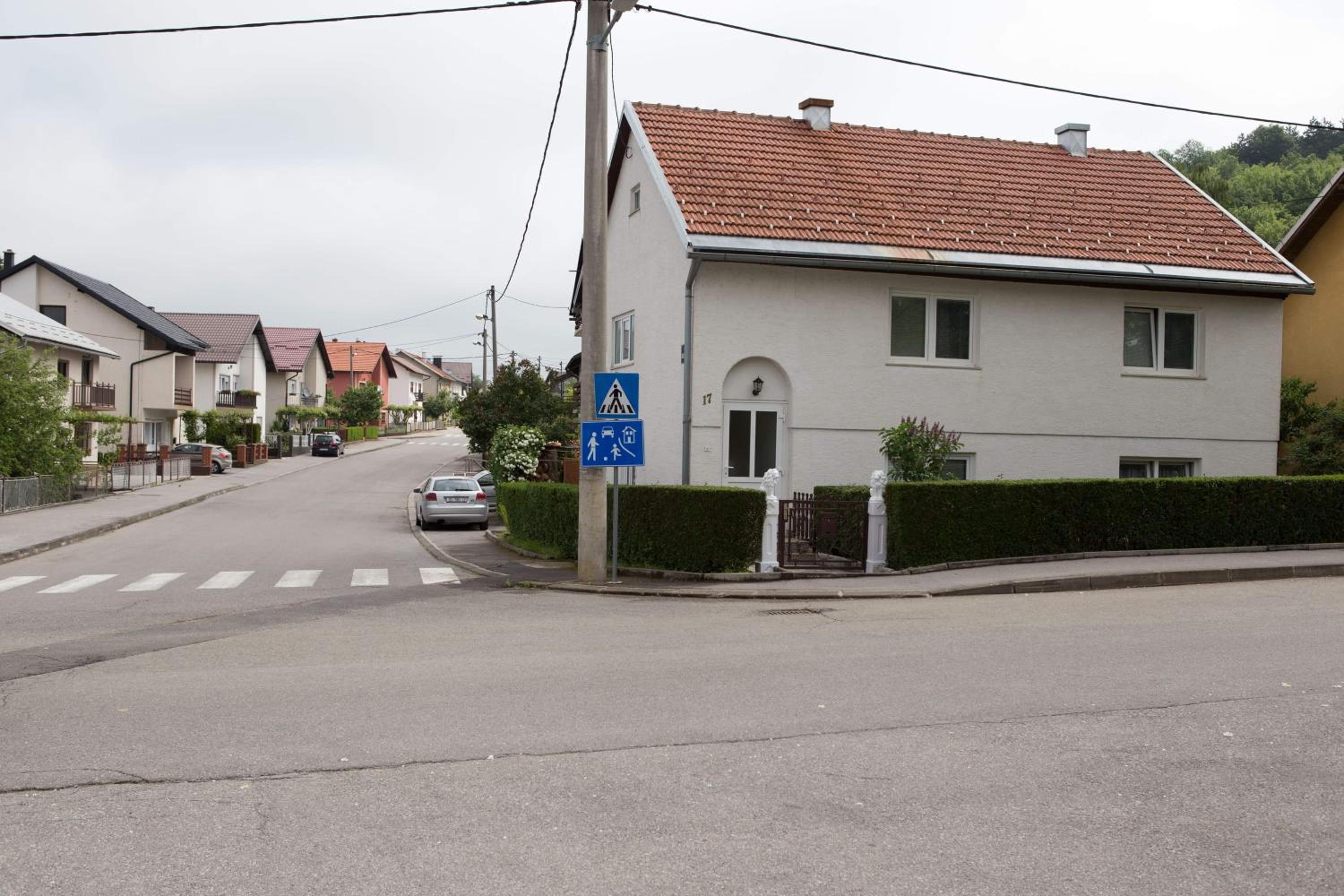 Photo 33