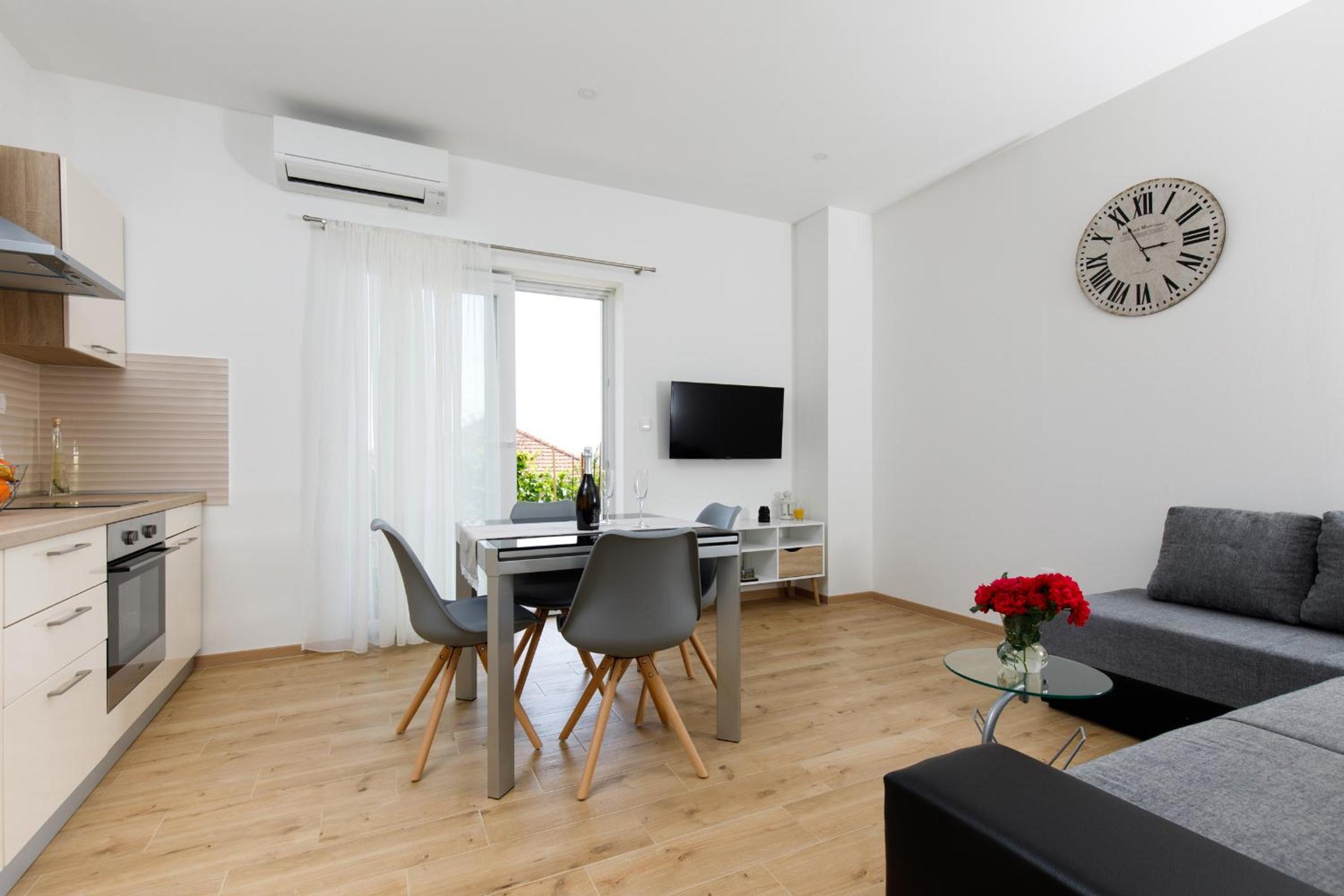 Apartments LUSANI view 2