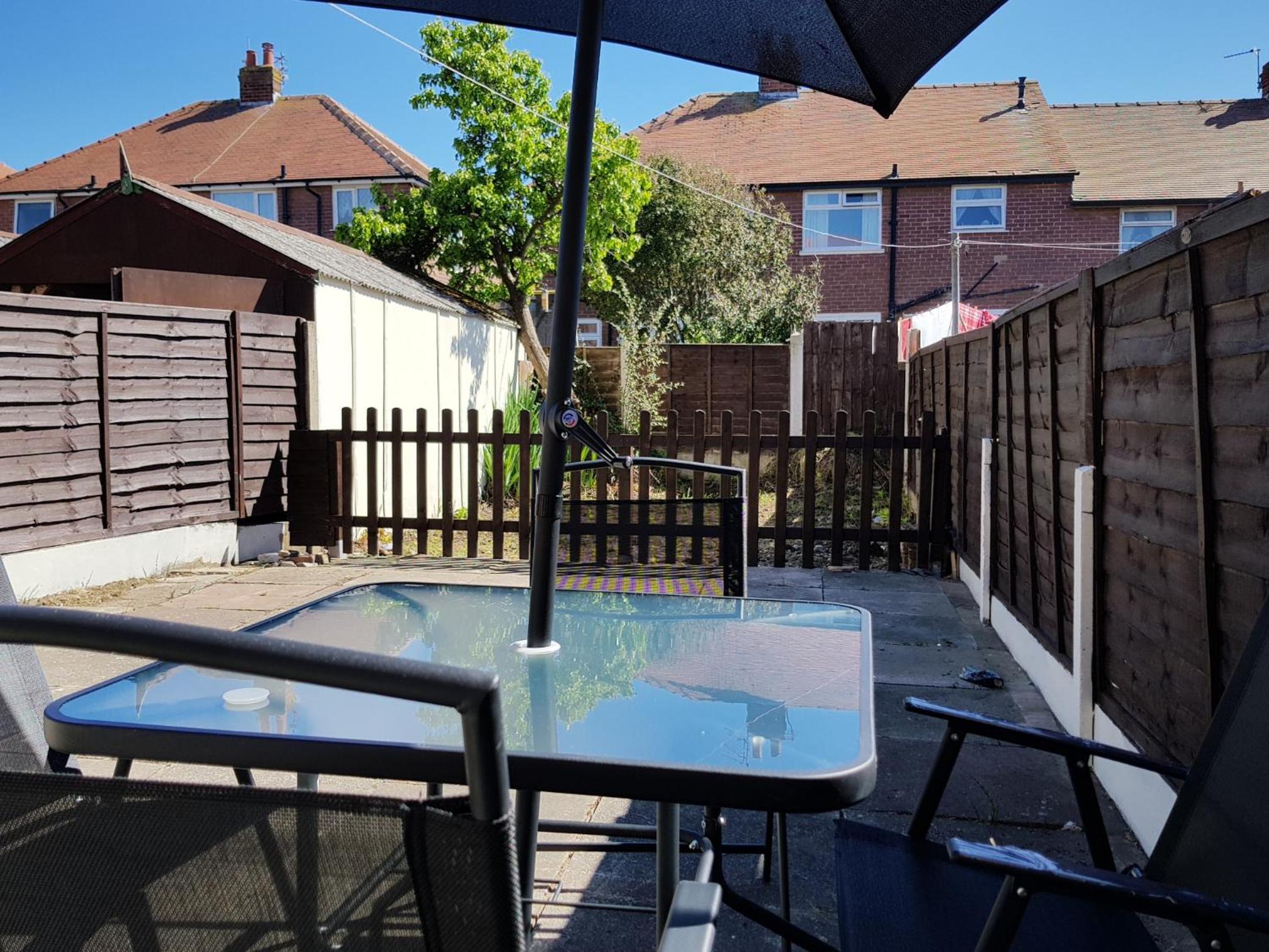 Blackpoolholidaylets Salmesbury Avenue Families And Contractors only