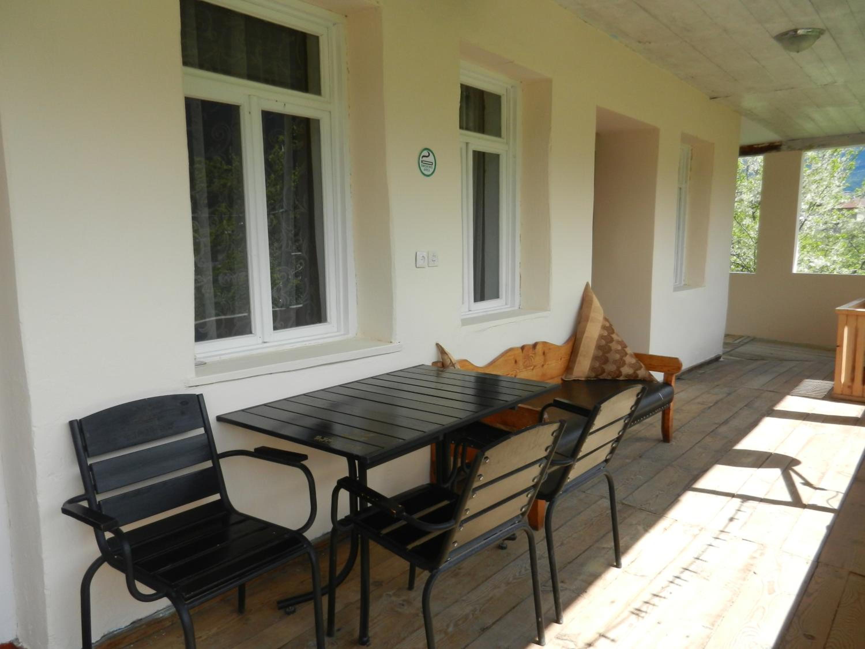 Photo 10