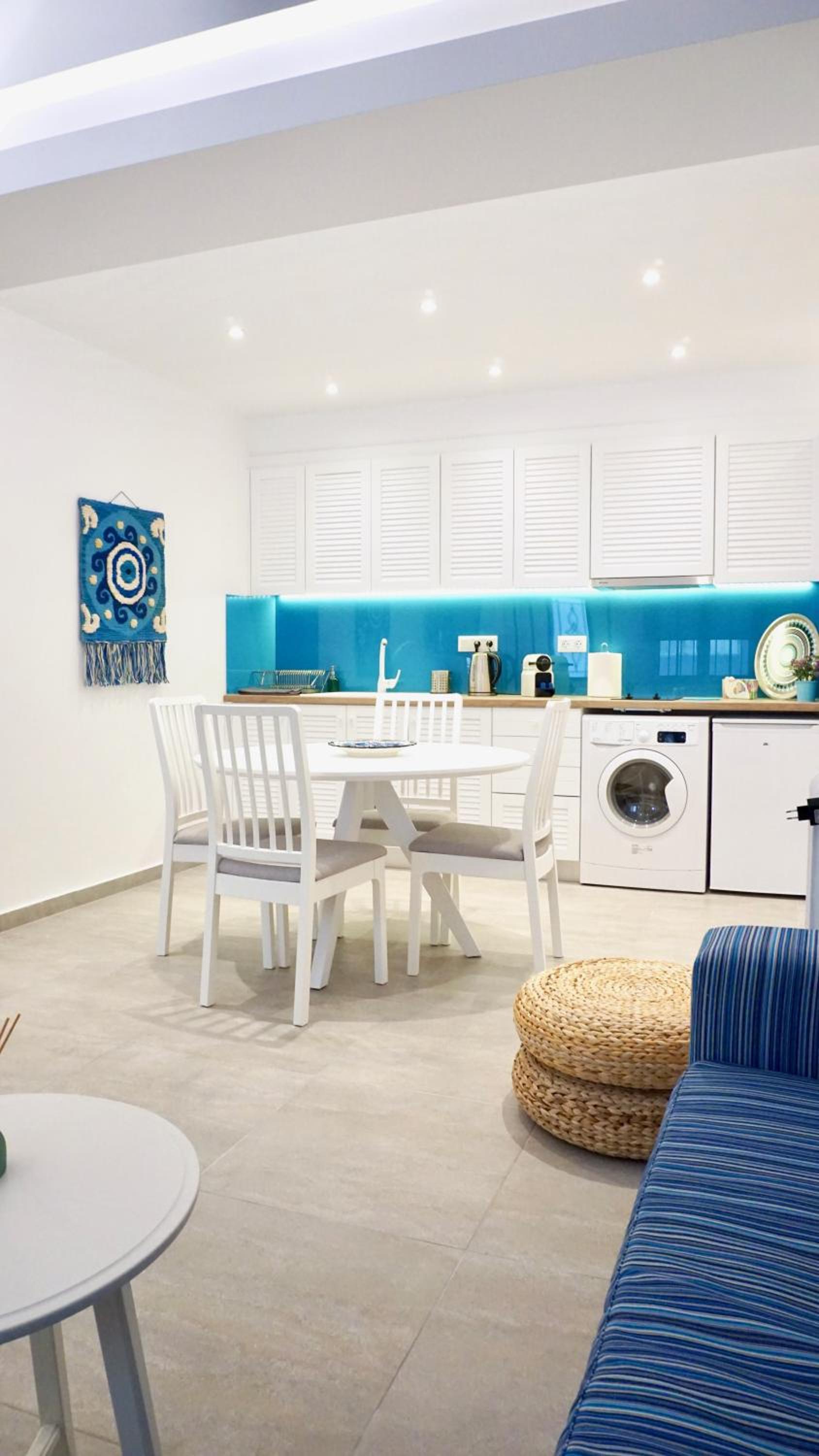 Cycladic Style Apt in Athens