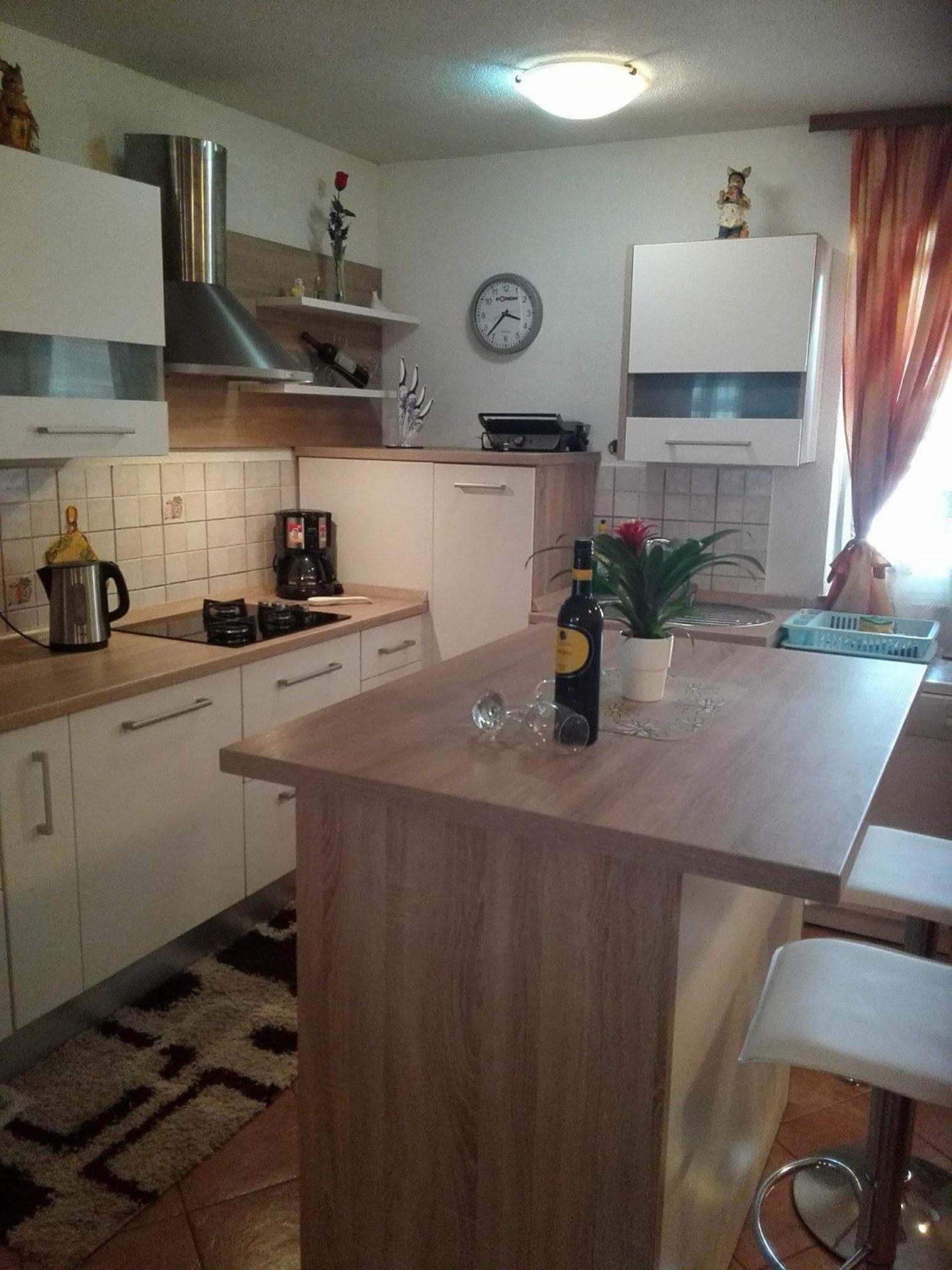 Apartment Nicol view 2