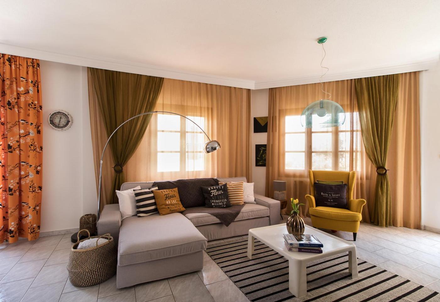 Lovely 2BR house.Old Town. view 3