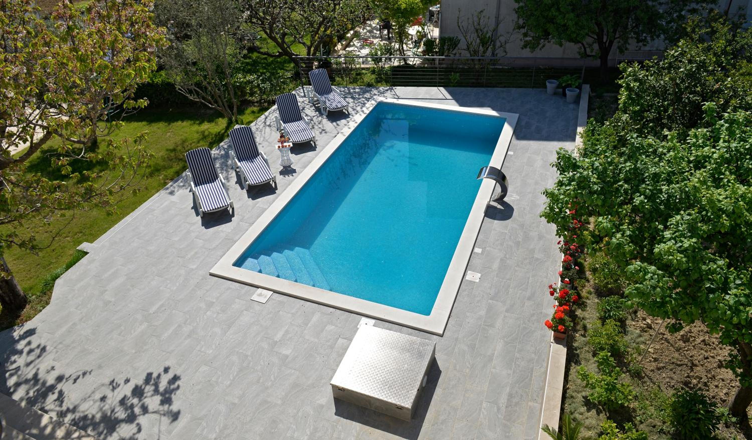 Villa 4US with pool view 5