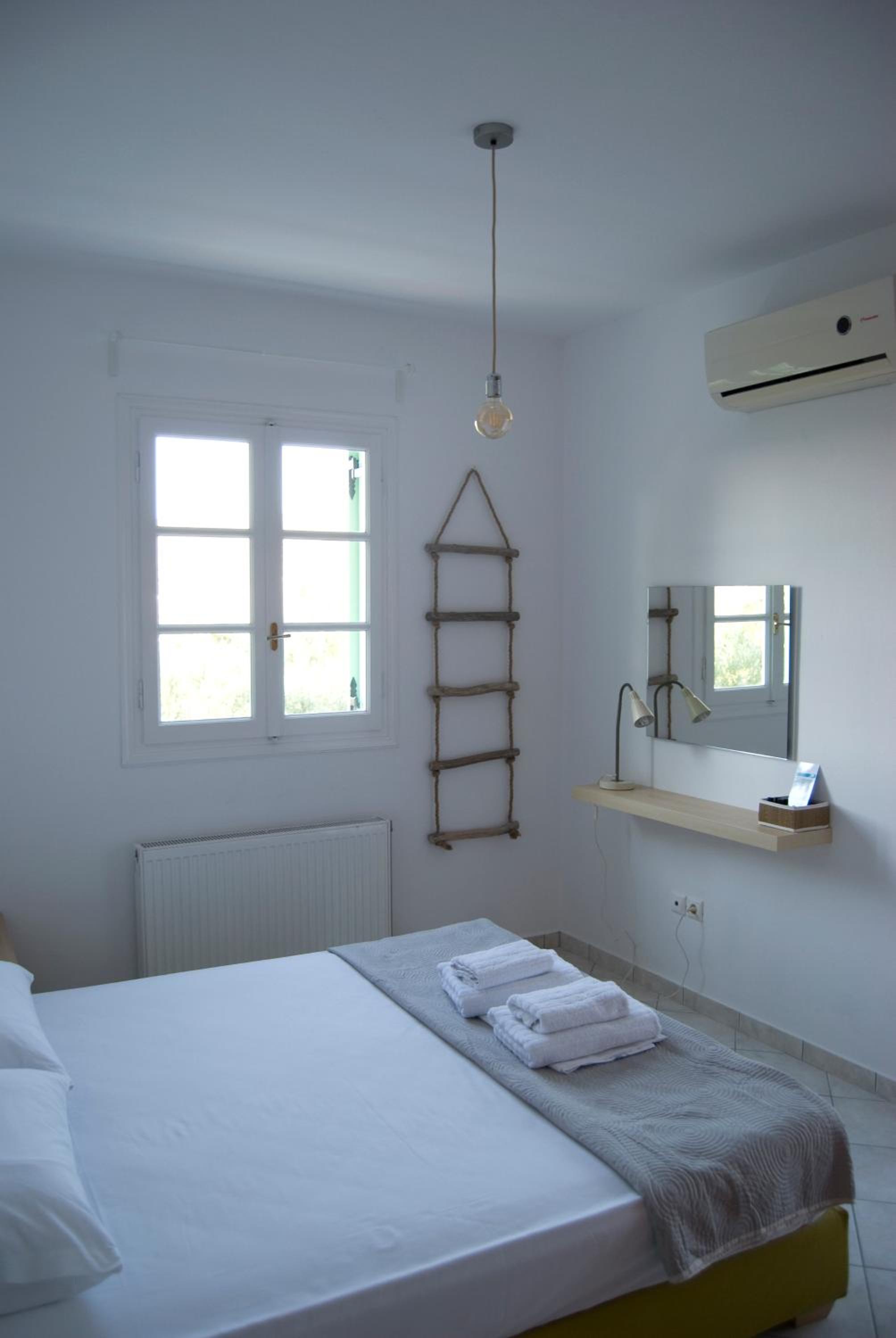 Naxos Olive & Home