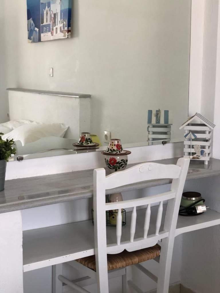 Marina's Studios Serifos